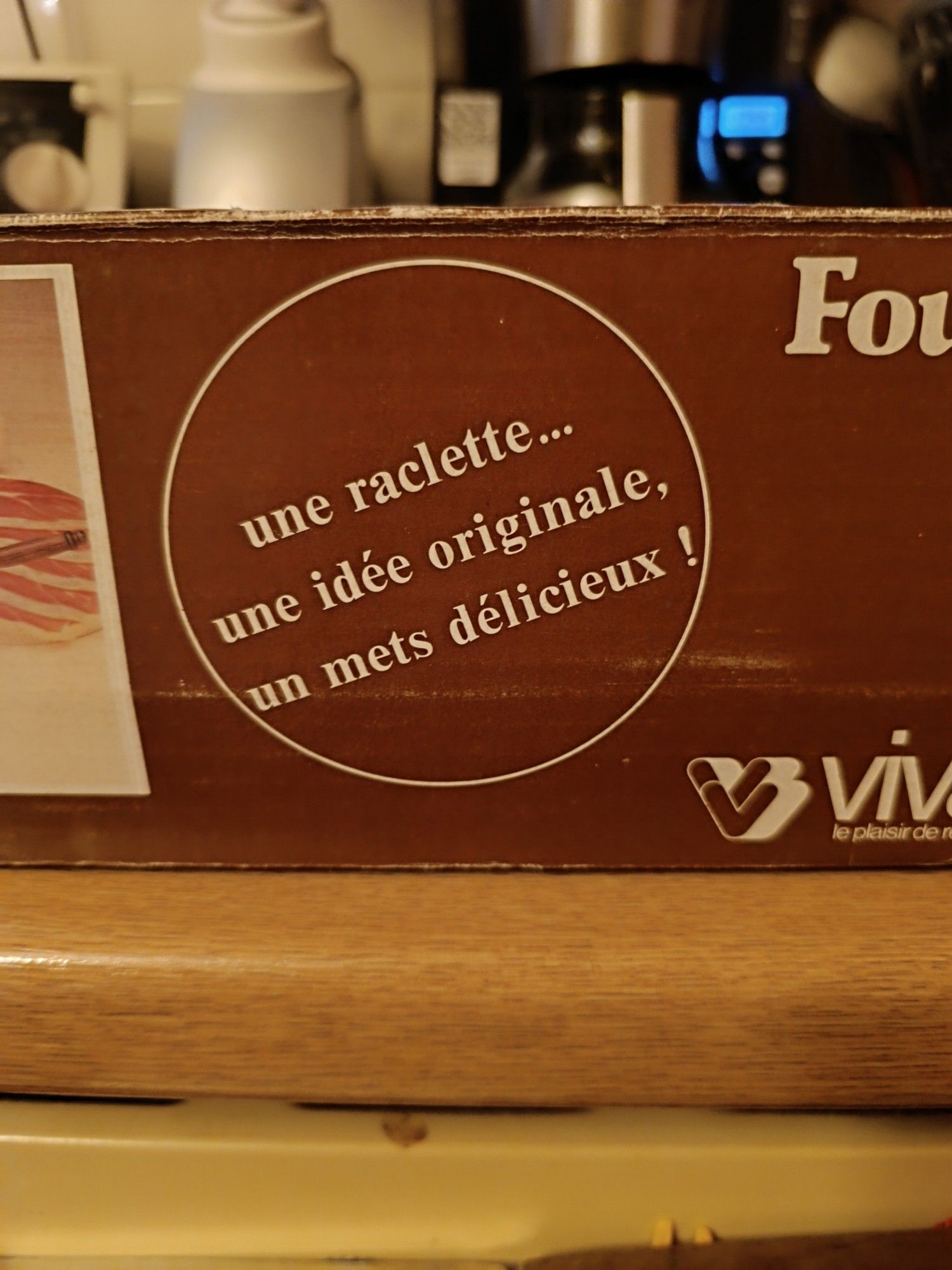 Slogan raclette kitch. Une raclette, une idée originale, un met délicieux.