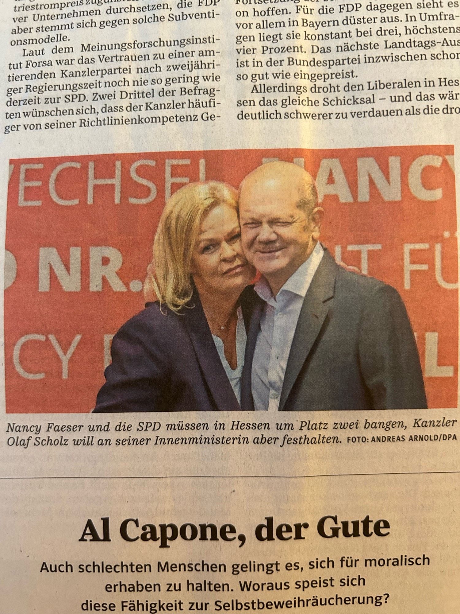 Scholz und Faeser cheek to cheek.