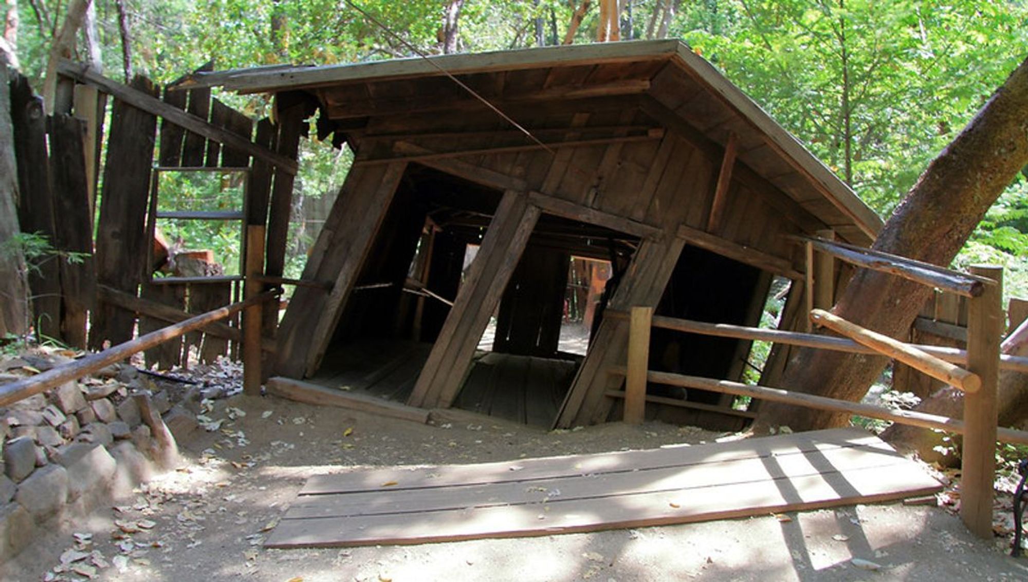 photo of The Mystery House at The Oregon Vortex