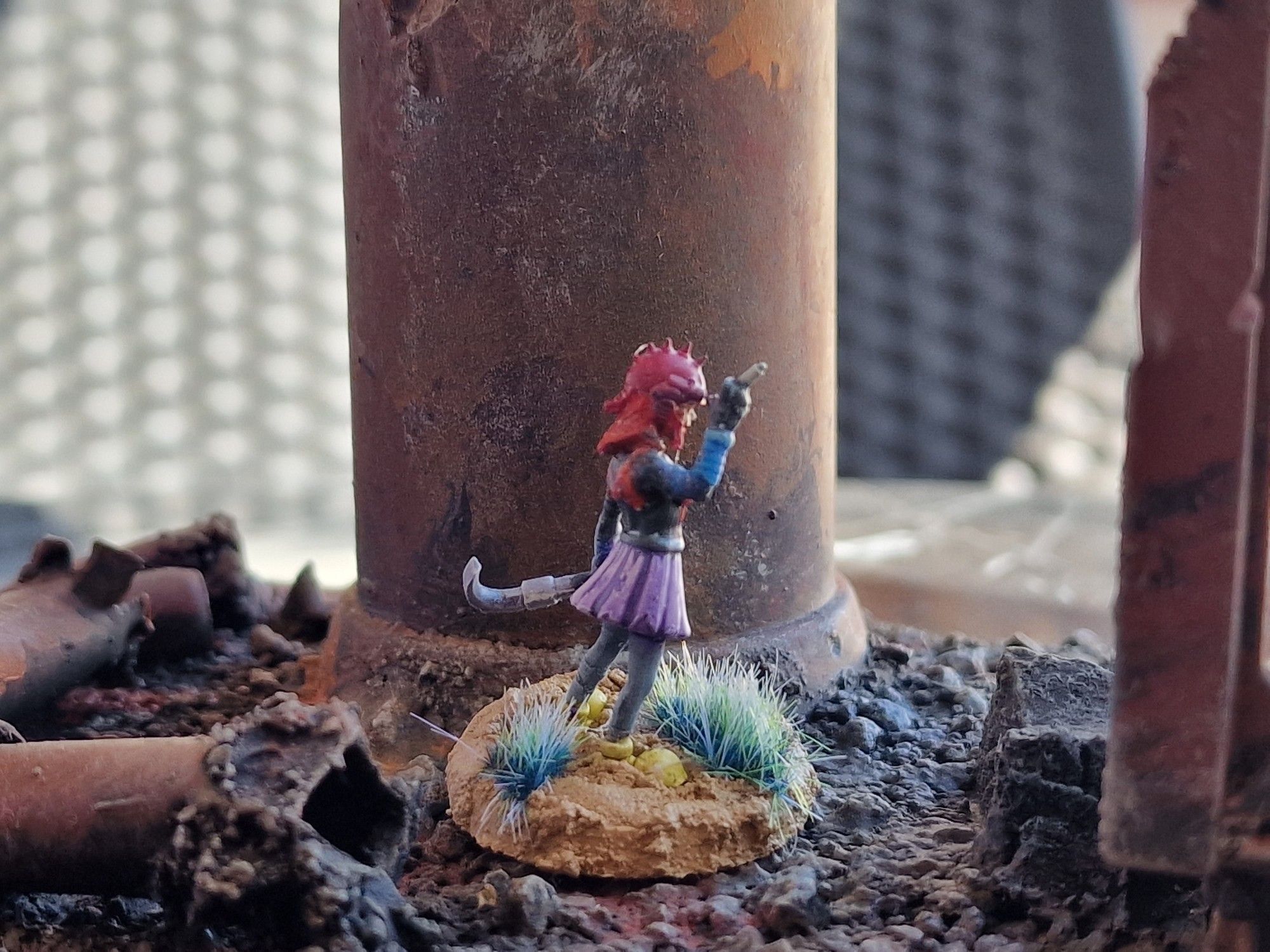 Miniatura de una niña de Masters of the Wasteland montada como cosechadora de los Idos del juego Punkapocalyptic