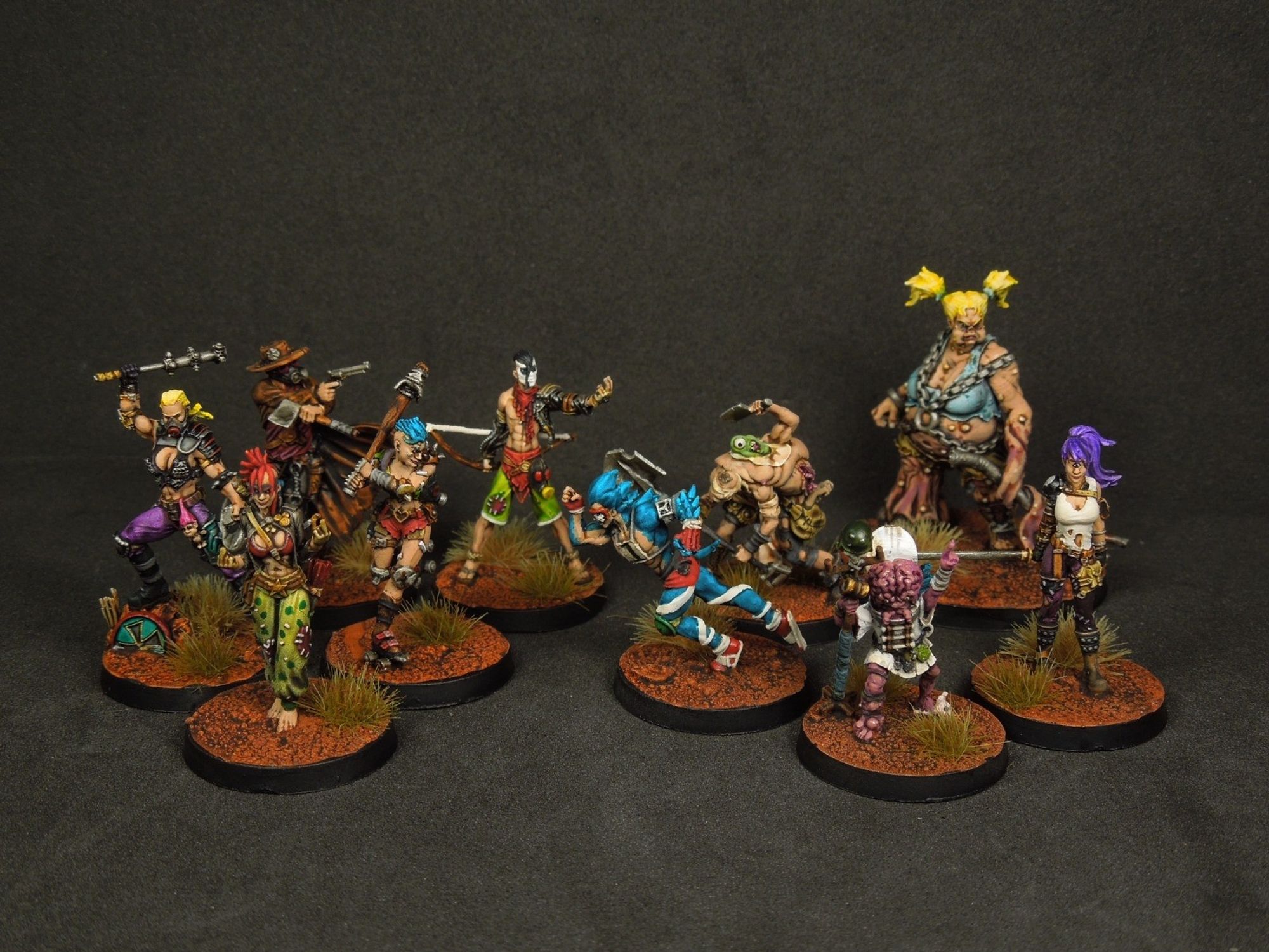 Las 10 miniaturas de la caja básica de Punkapocalyptic pintadas