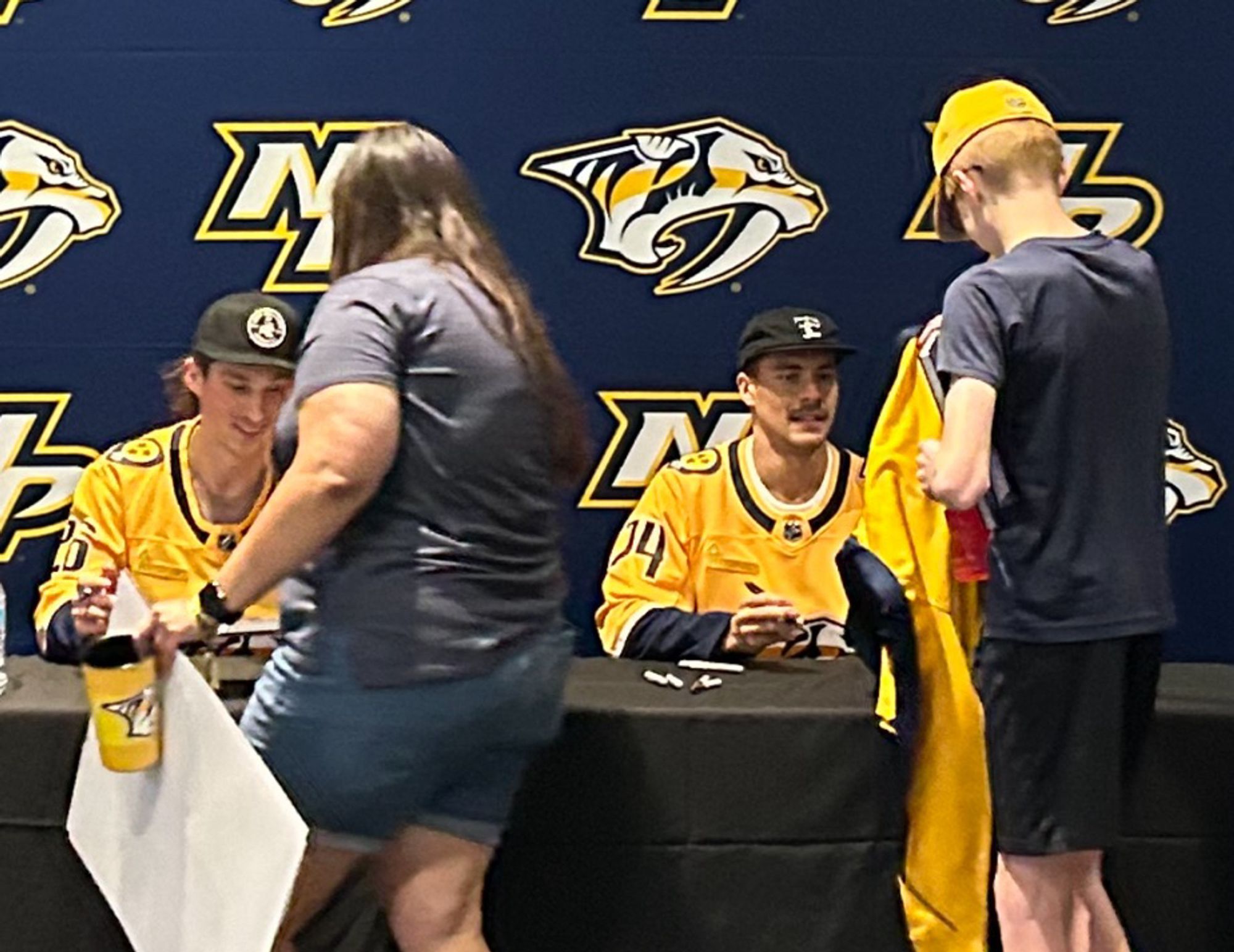 Juuse Saros and Tomasino at a signing table