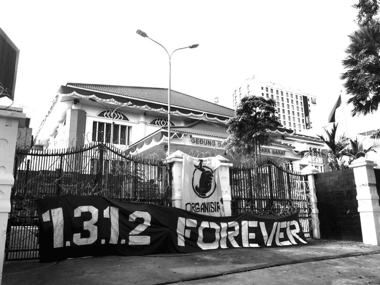 A banner at a protest in Bandung on August 28, 2024, reading "1.3.1.2. FOREVER."