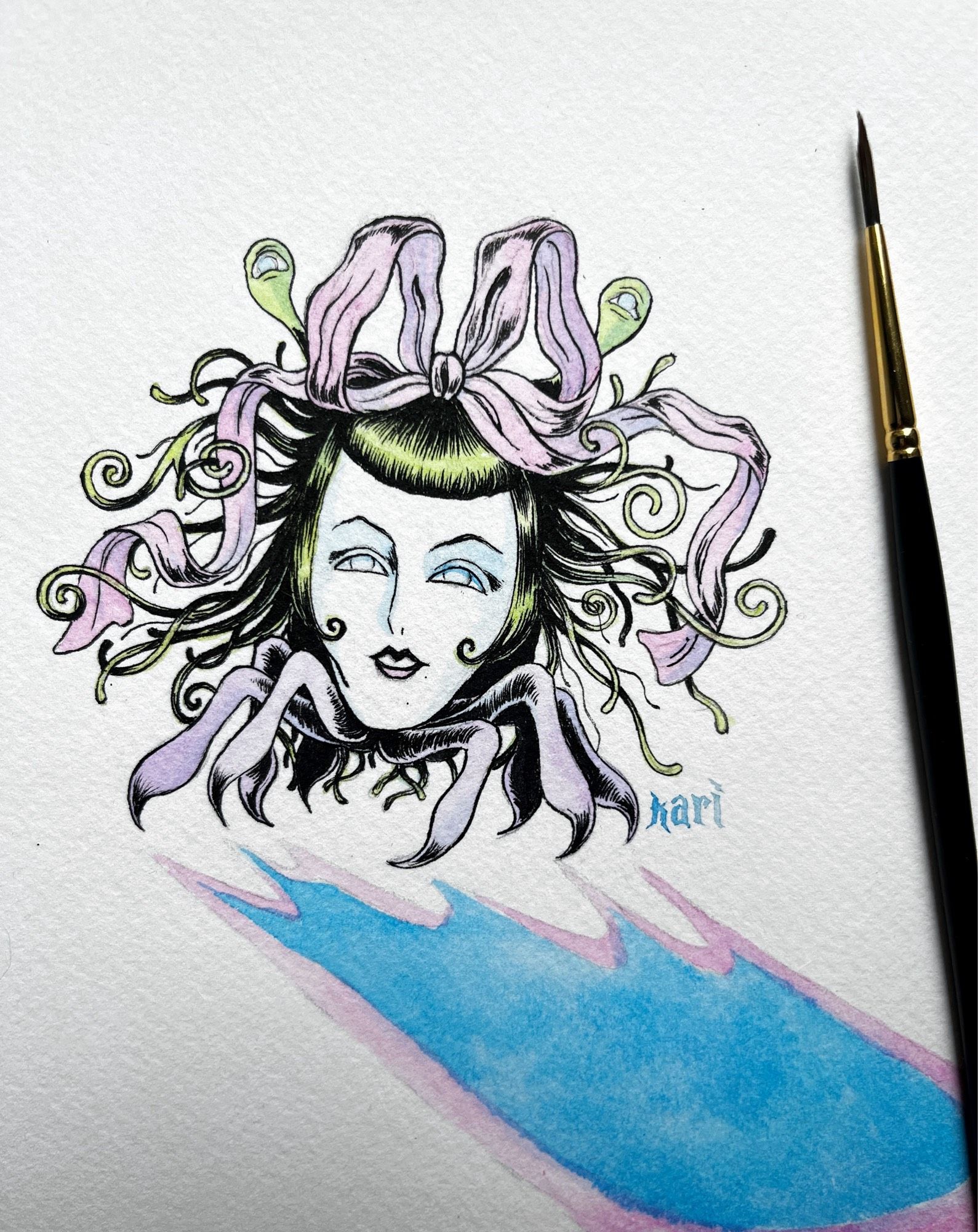 An ink painting in black, pink, and green on a white background. A pretty feminine face smiles at you. With a large pink bow on top of her head, her eyes are pale, her dark hair with highlights of green is wild and twisting. Where her neck might be are eight inspectors legs skittering on the ground. Hidden in her tentacle-like hair are two green eye stalks. She has just spotted you.