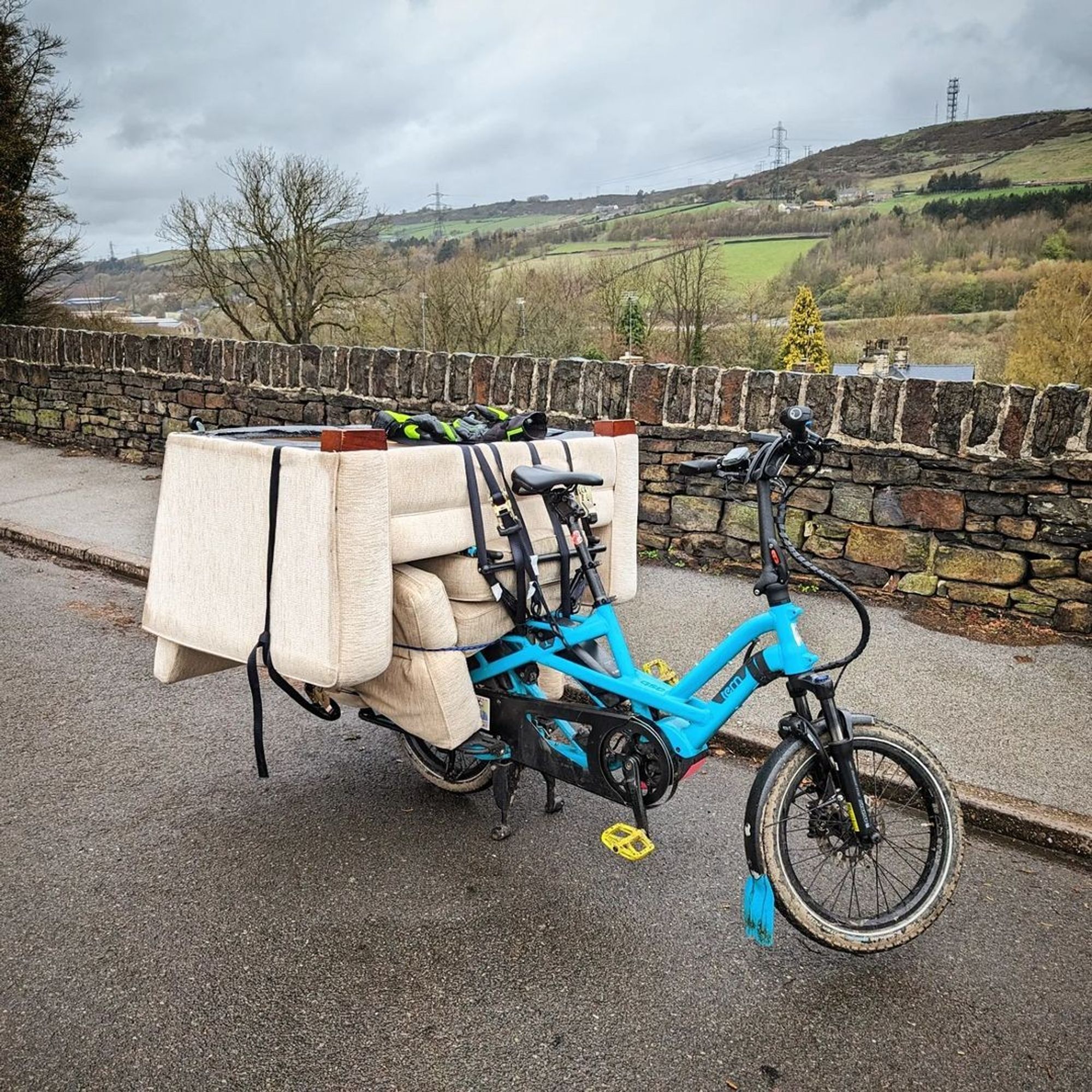 Tern GSD carrying a sofa down the road.