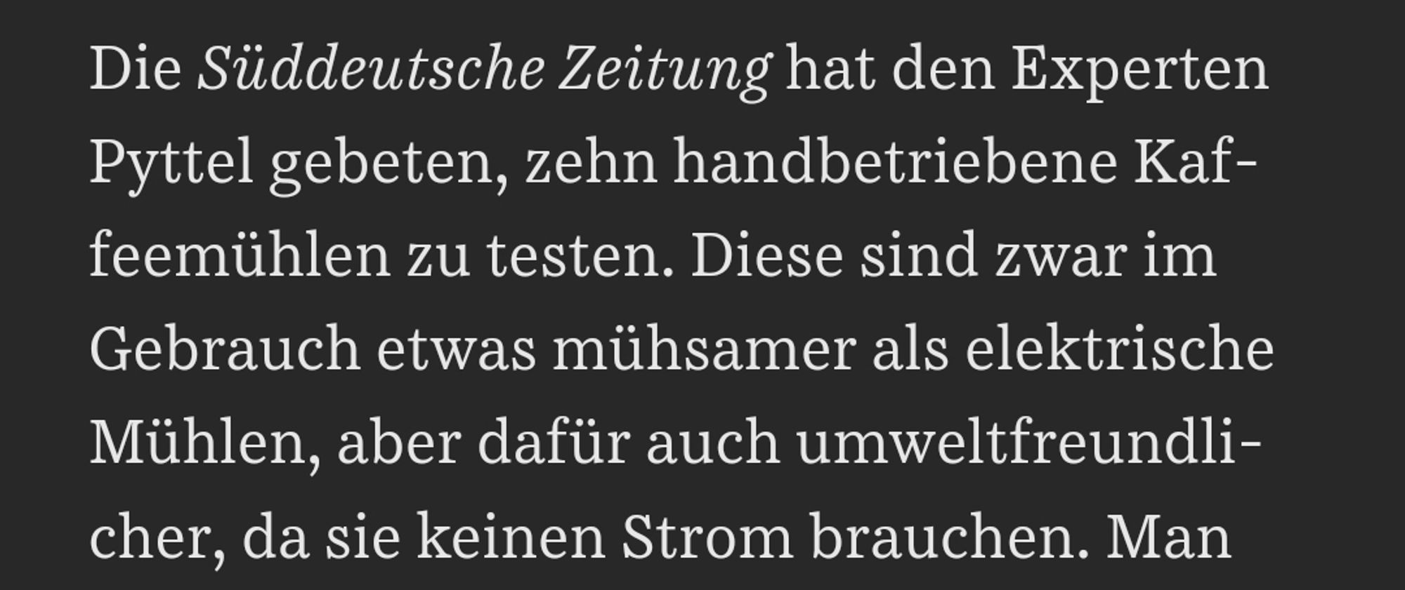 Screenshot Zitat aus der SZ über handbetriebene Kaffeemühlen: "Diese sind zwar im Gebrauch etwas mühsamer als elektrische Mühlen, aber dafür auch umweltfreundlicher, da sie keinen Strom brauchen."