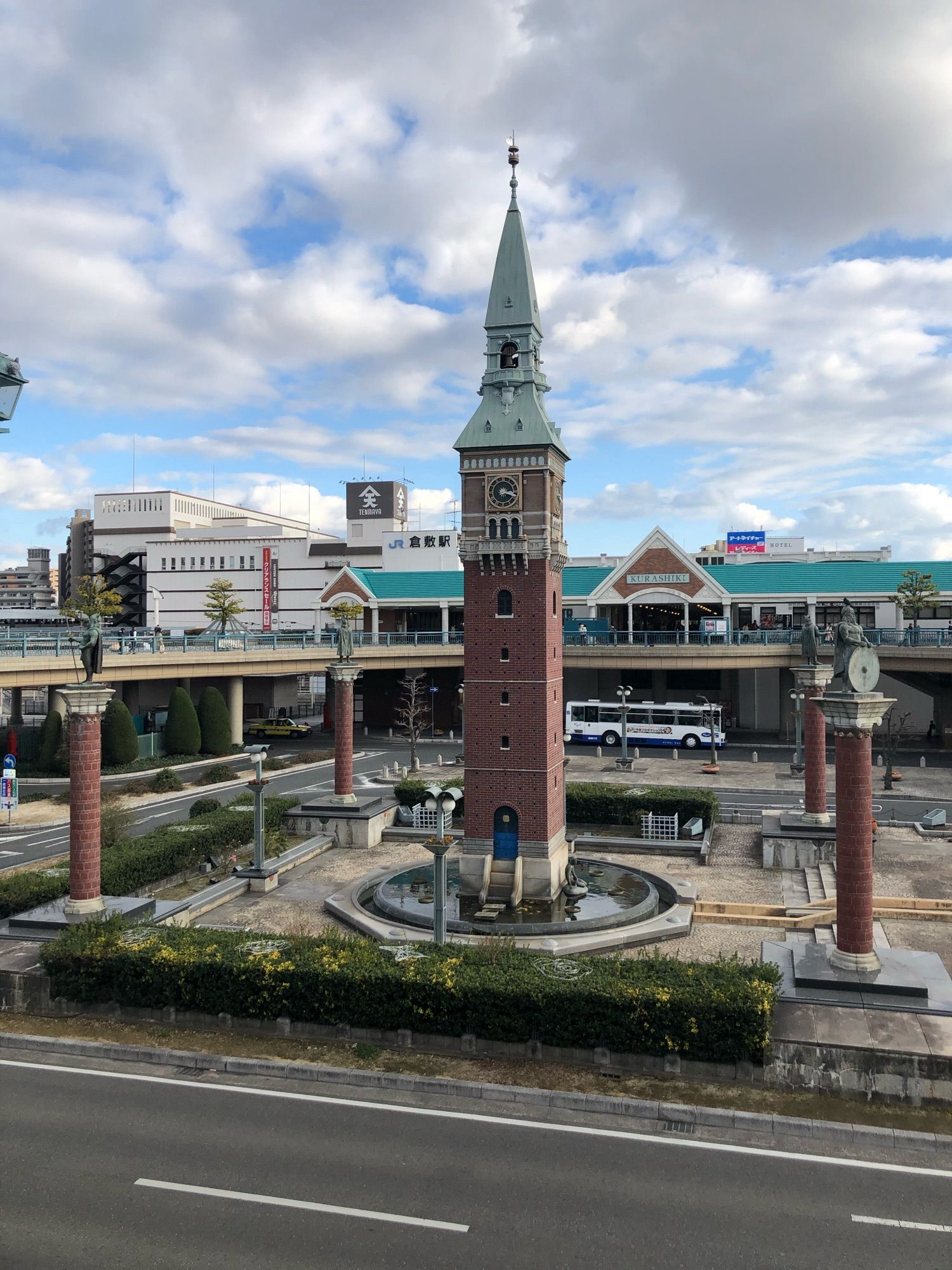 倉敷駅の美観地区とは反対側の出口側にある時計台。かつて存在したチボリ公園の痕跡らしい。