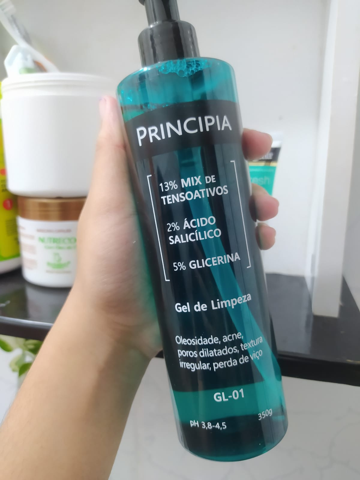 Gel de limpeza facial da principia.
13% mix de tensoativos, 2% ácido salicílico, 5% glicerina.
Oleosidade, acne, poros dilatados, textura irregular, perda de viço.
pH 3,8-4,5
350g