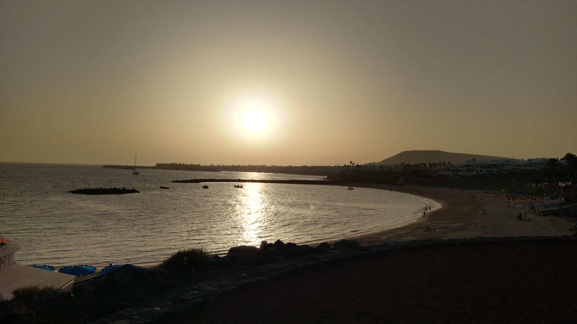 Foto al atardecer en Playa Blanca, Lanzarote 