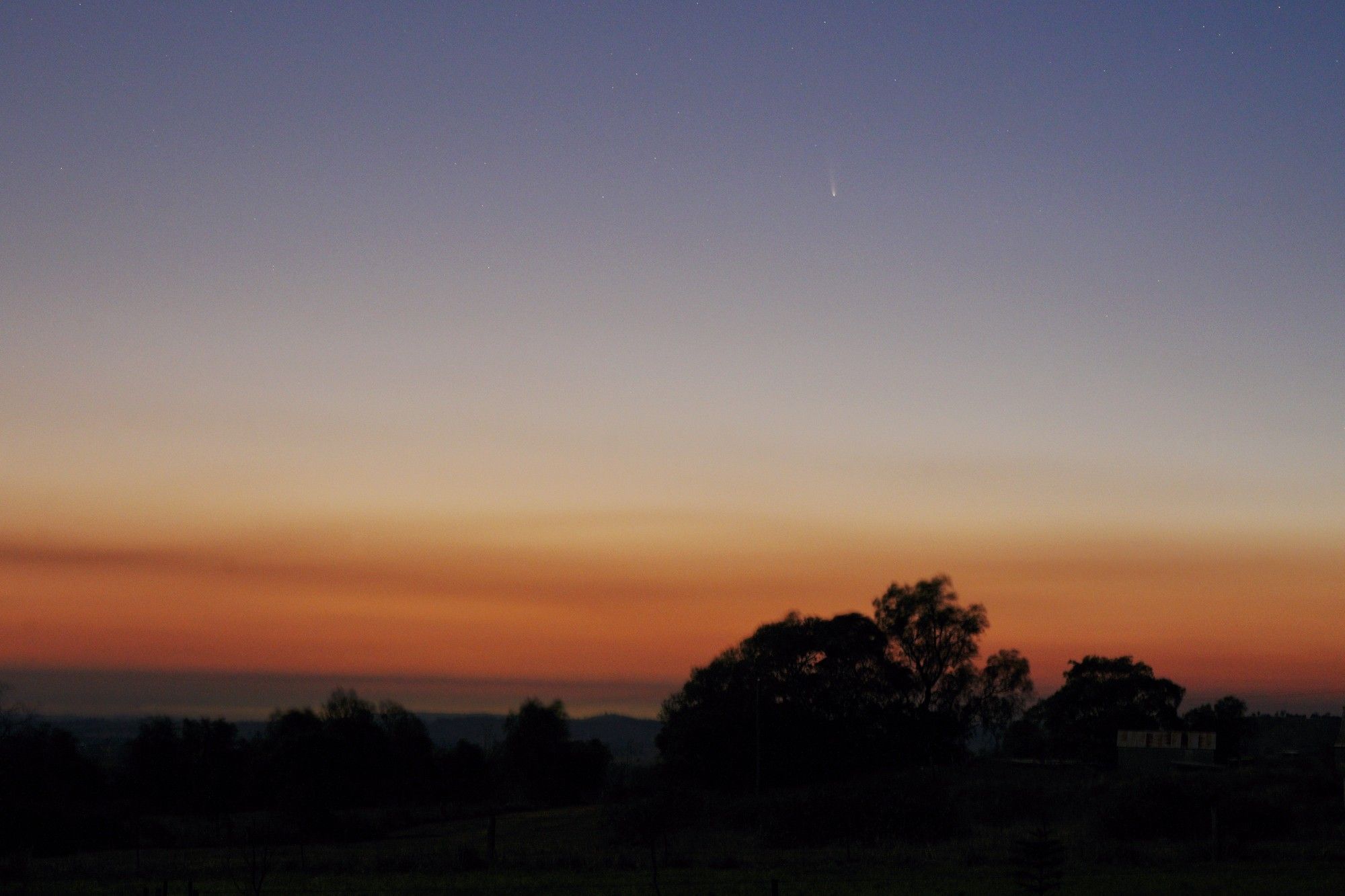 Comet C/2023 A3 (Tsuchinshan–ATLAS) above the smoke haze this morning.  2024-09-22 04:45 AEST (2024-09-21 18:45 UTC).