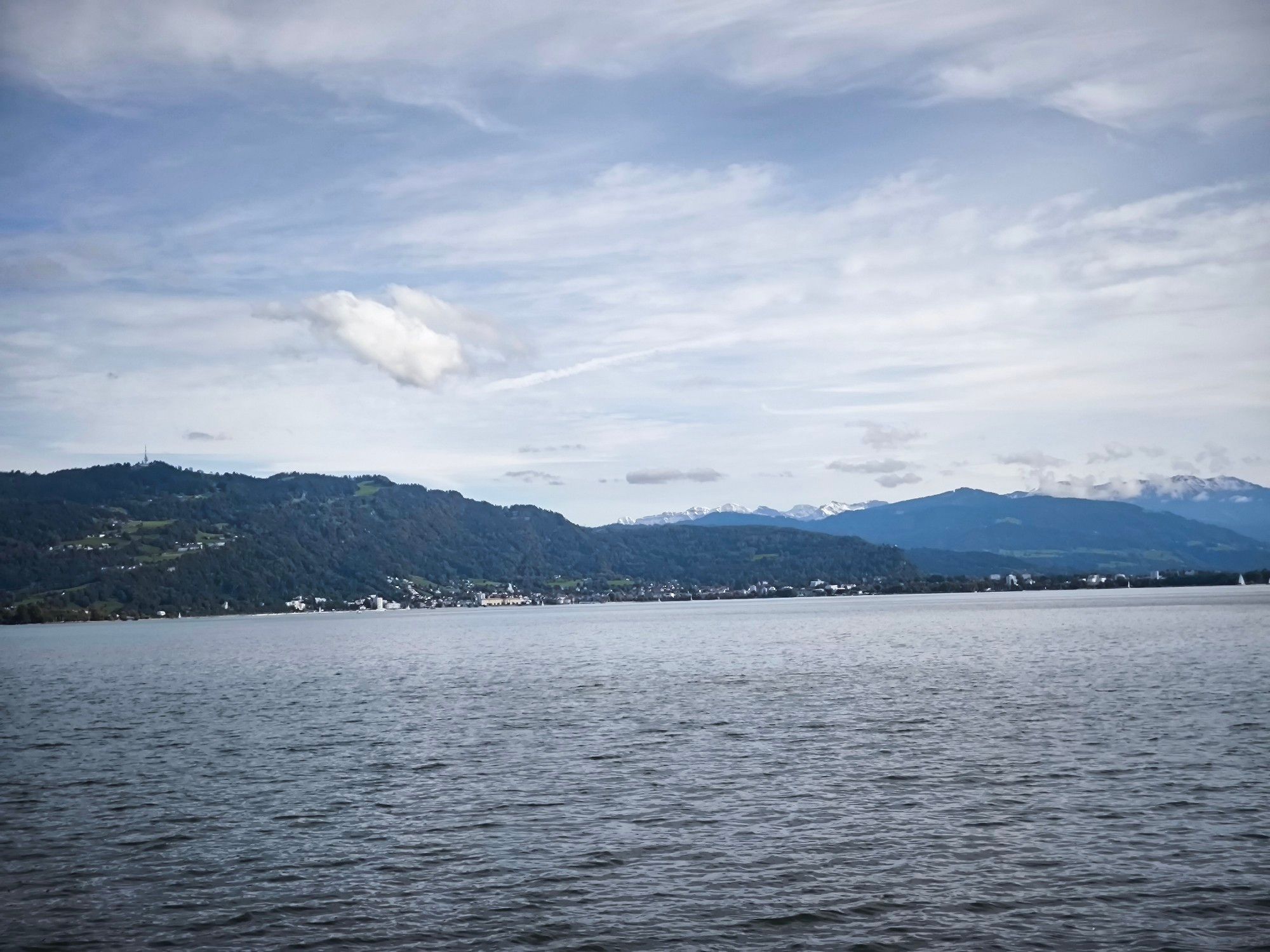 blick über den bodensee in richtung österreich