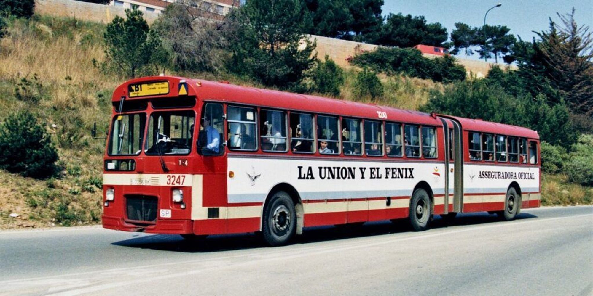 Autobús articulado de los Transports Metropolitans de Barcelona en 1990.