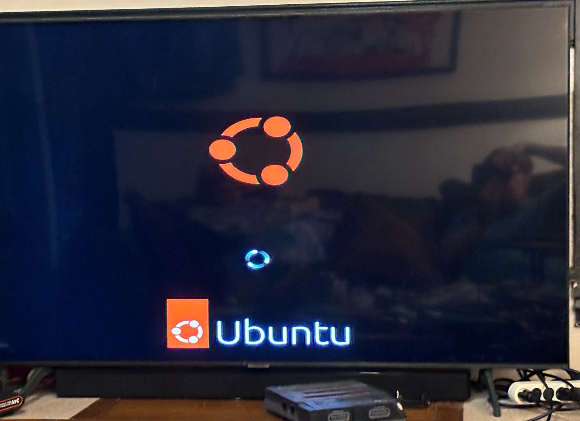 A picture of Boozy’s television hooked up to a PC with the Ubuntu Linux installation screen on it