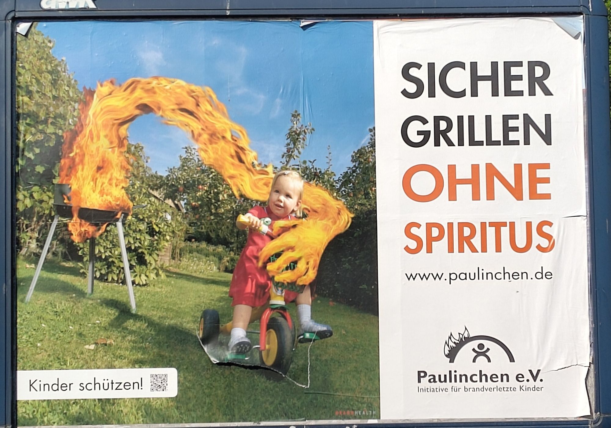 Plakat mit Aufschrift "Sicher Grillen ohne Spiritus."
Paulinchen e.V. www.paulinchen.de