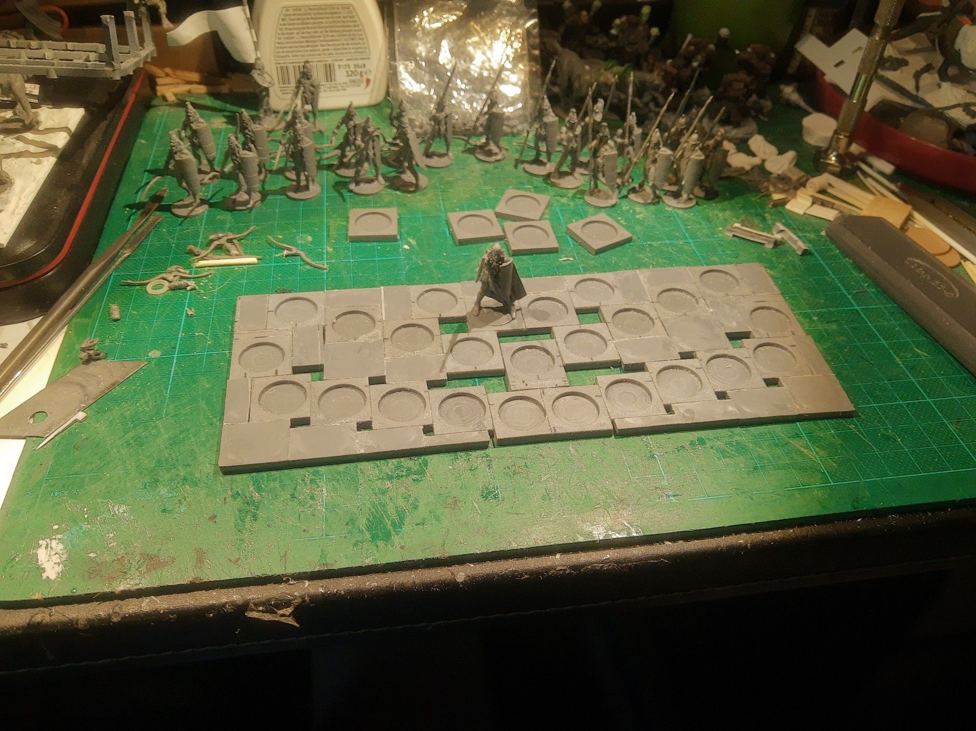 A 200x80mm horde base build from 20mm bases with space that fits the stands on the models in a dynamic formation