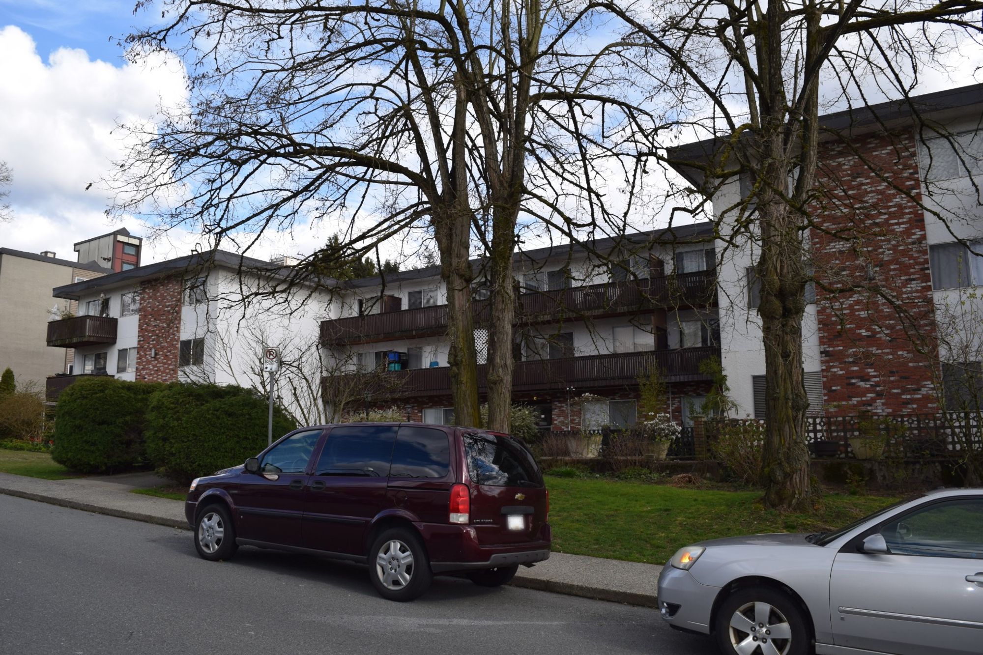 three-storey apartment building