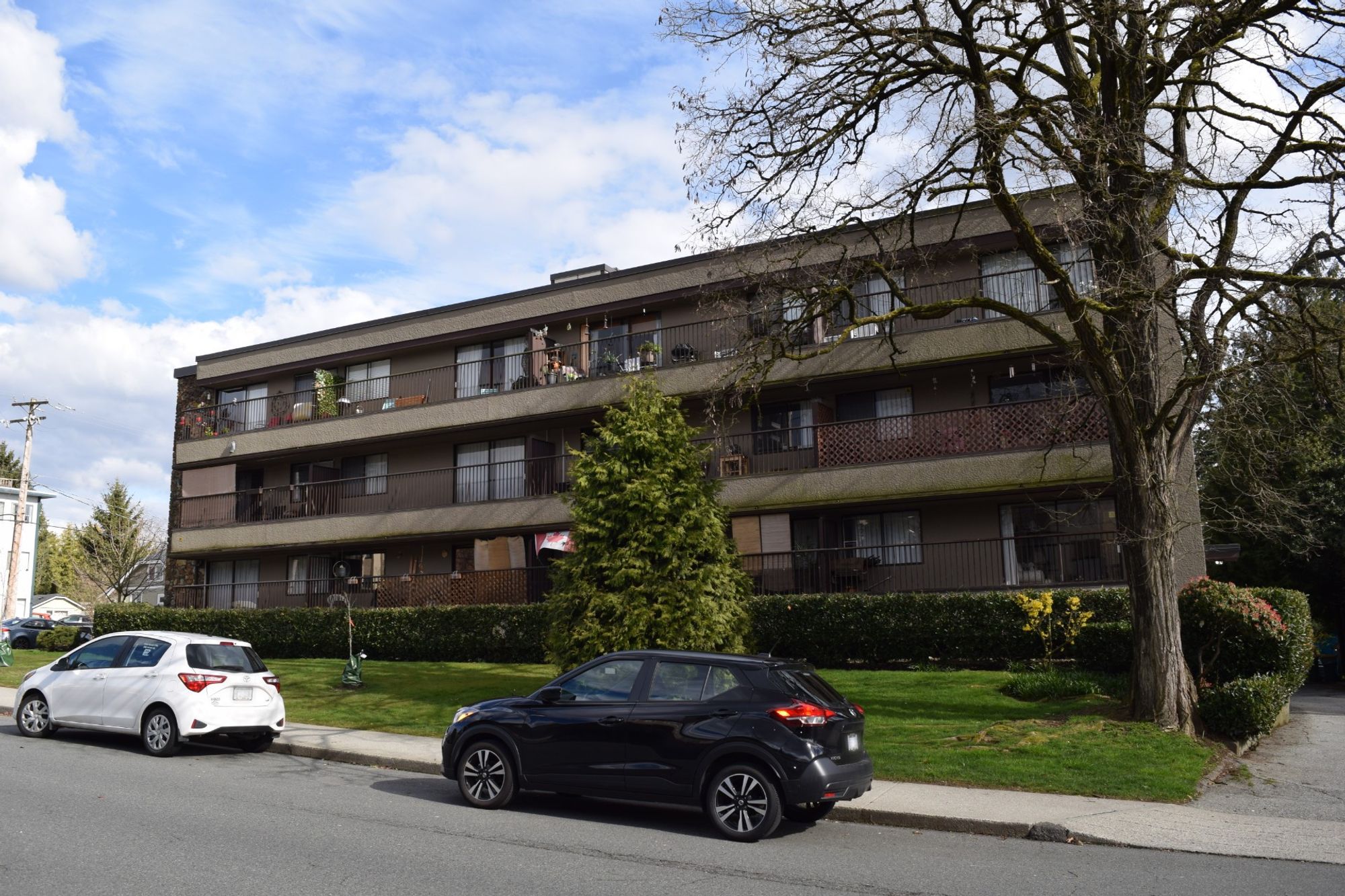 three-storey plus penthouse apartment building on corner lot