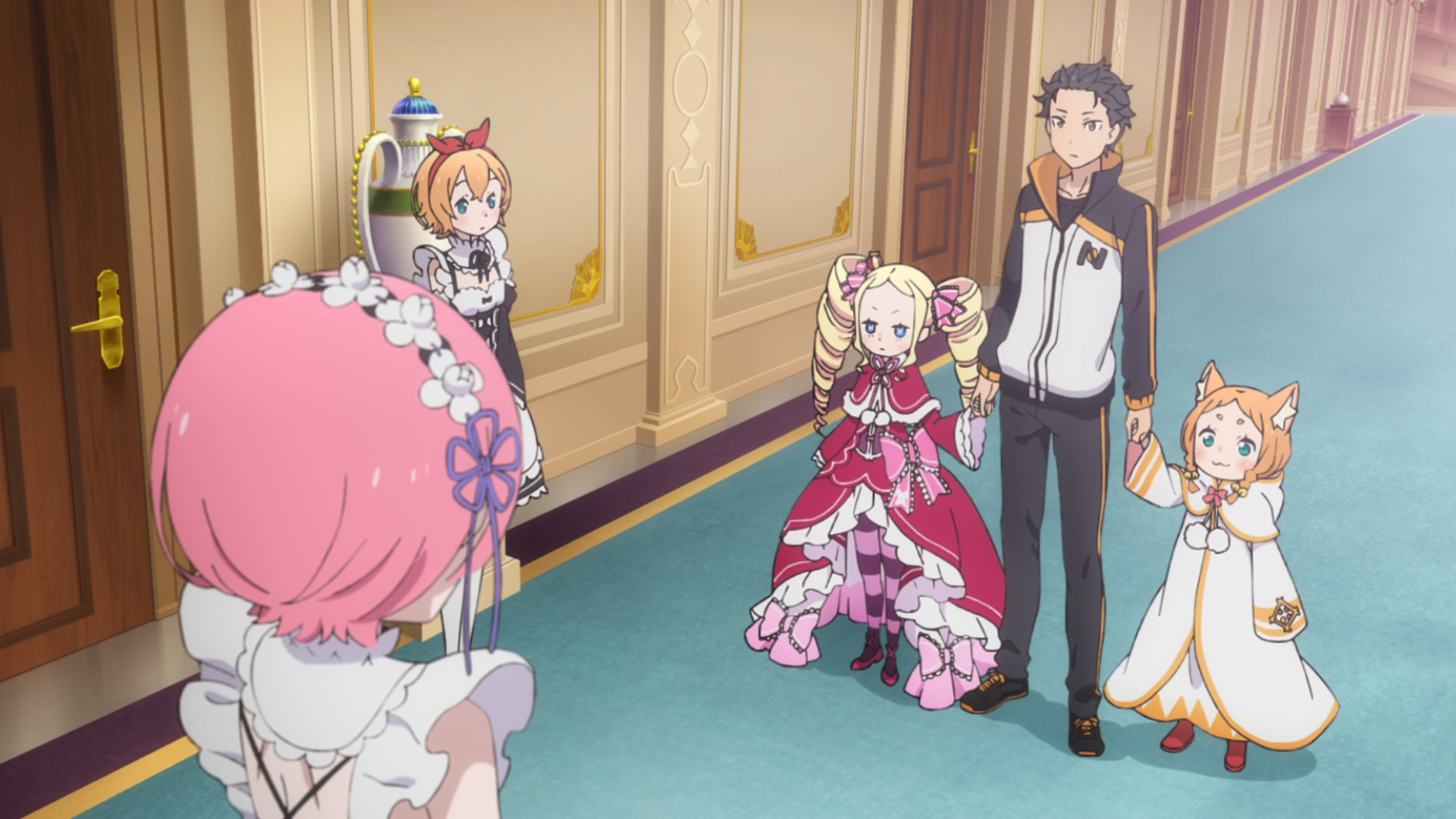 Subaru stands in an ornate hallway facing Ram. He's holding Beatrice's hand in his right hand and Mimi's in his left. Petra is standing next to them.