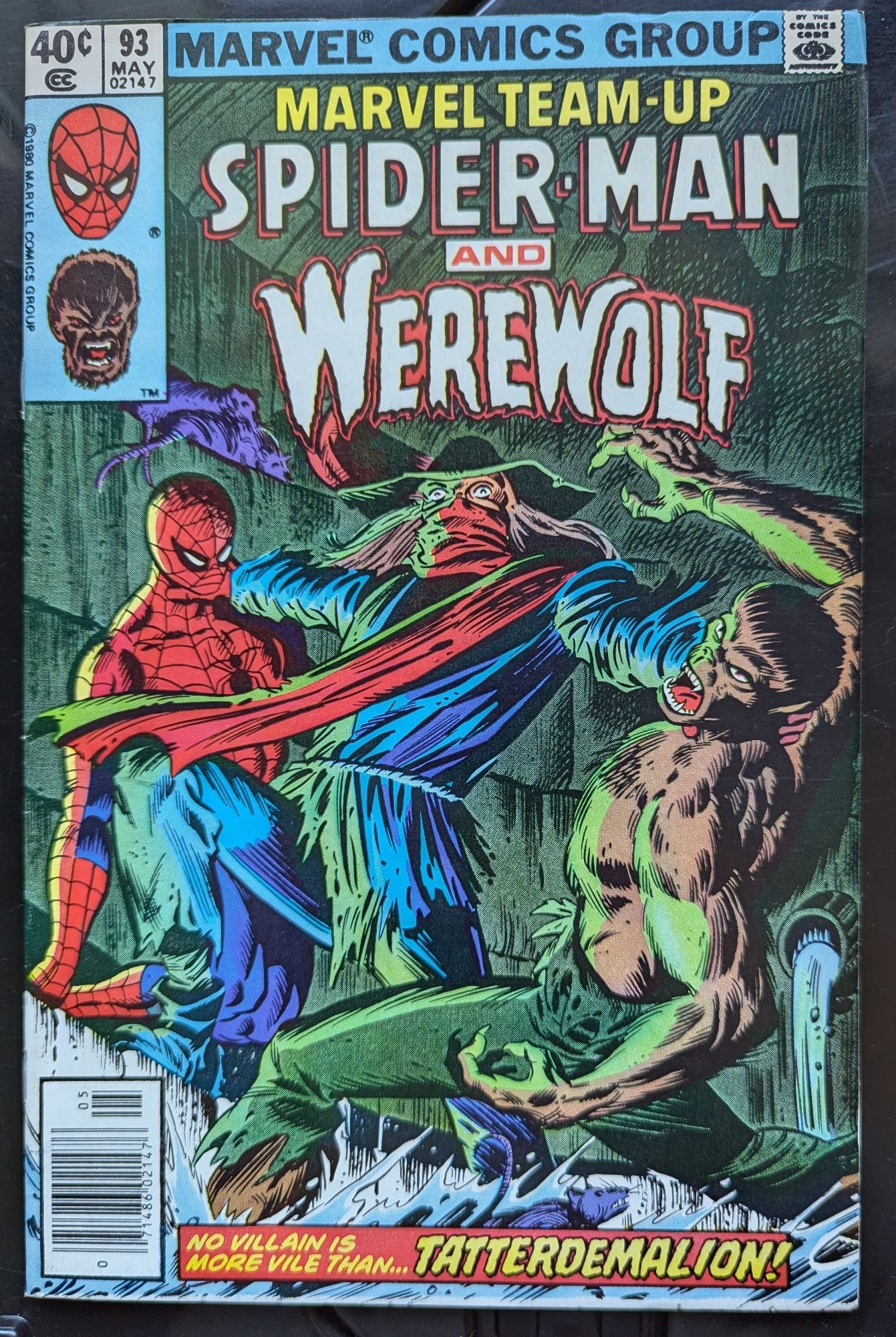 Cover, in a sewer Tatterdemalion holds Werewolf and Spider-Man by the Tatterdemalion