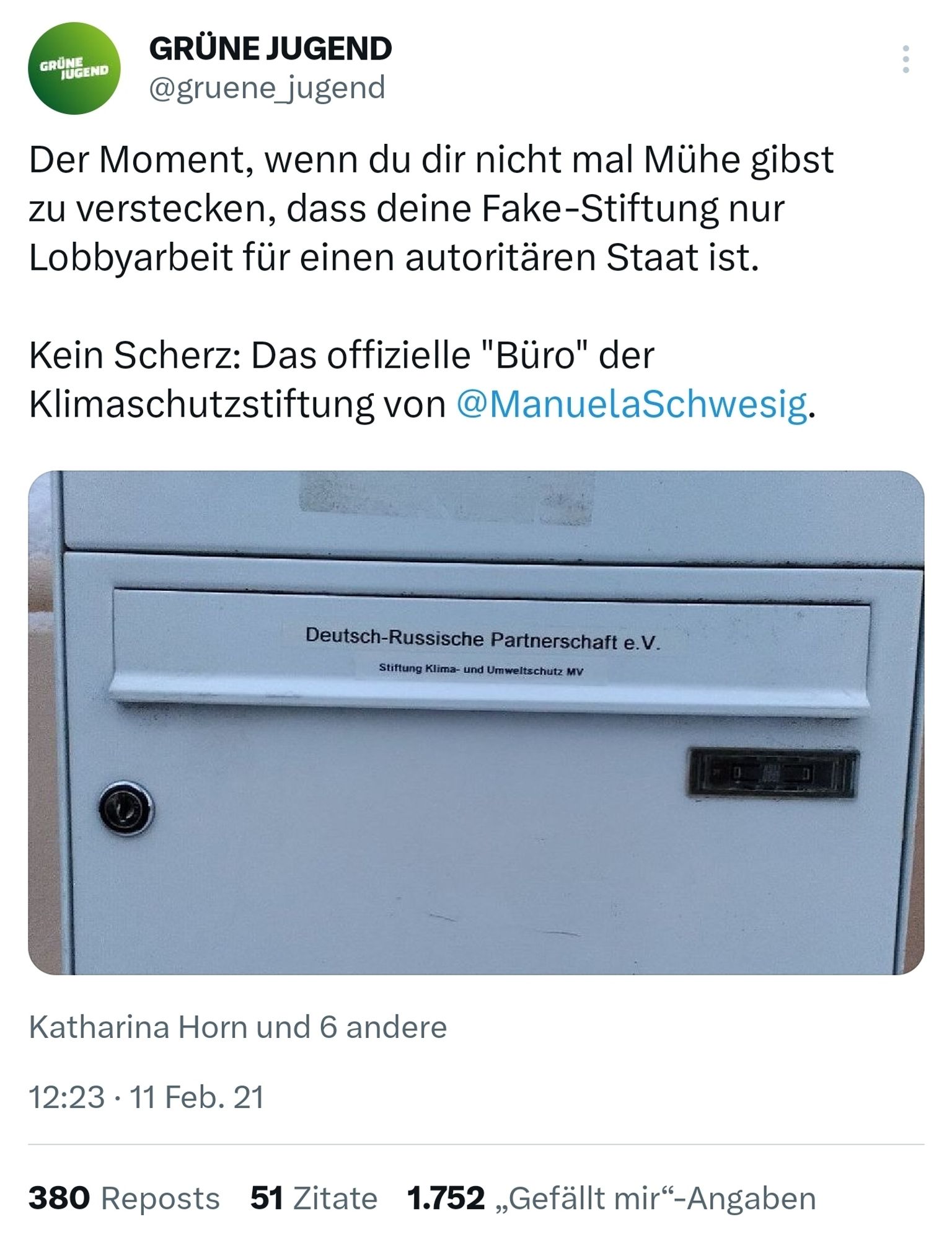 Tweet 11.02.2021 Grüne Jugend

Der Moment, wenn du dir nicht mal Mühe gibst zu verstecken, dass deine Fake-Stiftung nur Lobbyarbeit für einen autoritären Staat ist.

Kein Scherz: Das offizielle "Büro" der Klimaschutzstiftung von @ManuelaSchwesig.