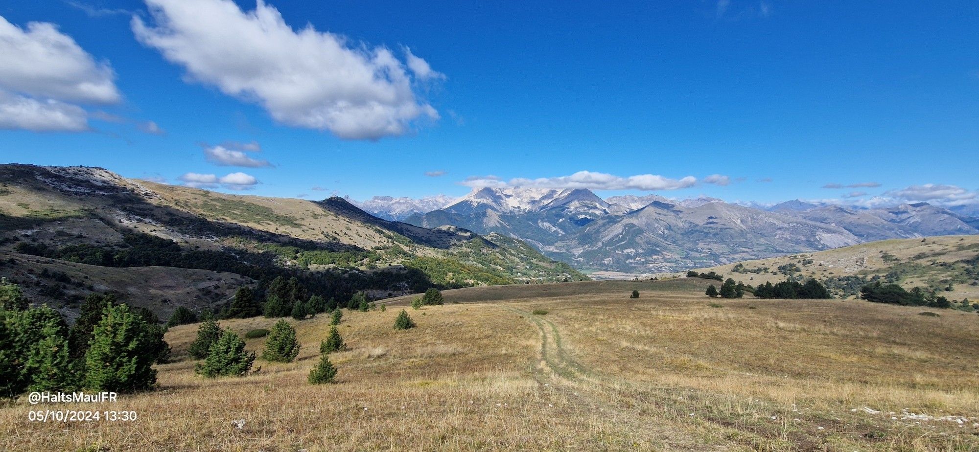 Panorama pris depuis 1700m...en face le massif du Dévoluy...