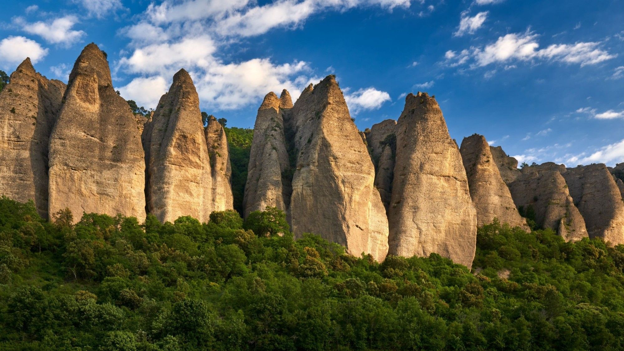 Formation rocheuse des Pénitents - Les Mées- Alpes de Haute-Provence.