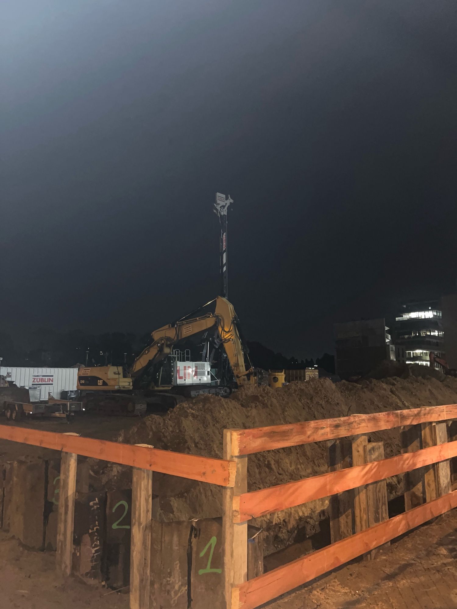 random baustelle bei nacht