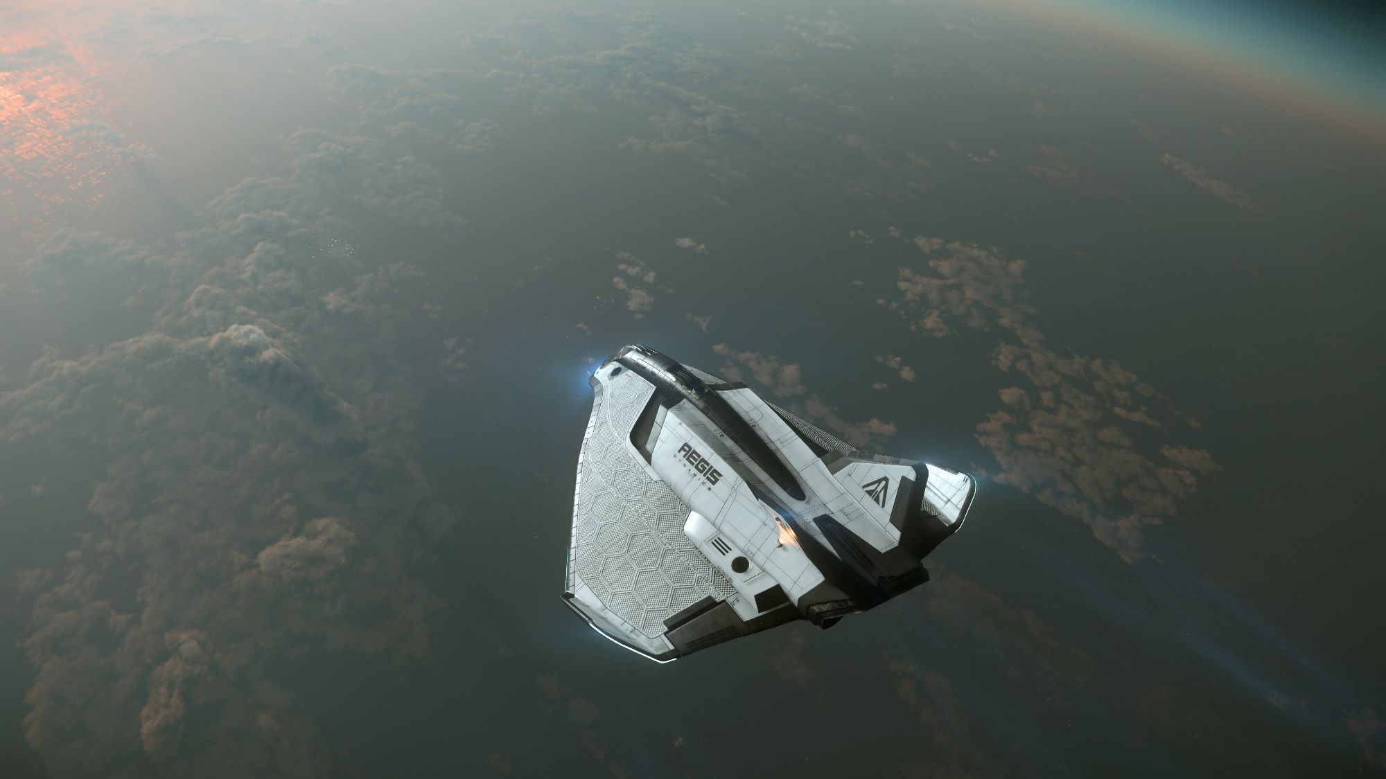 An Avenger Titan spaceship flies above the atmosphere of a planet in the game "Star Citizen".