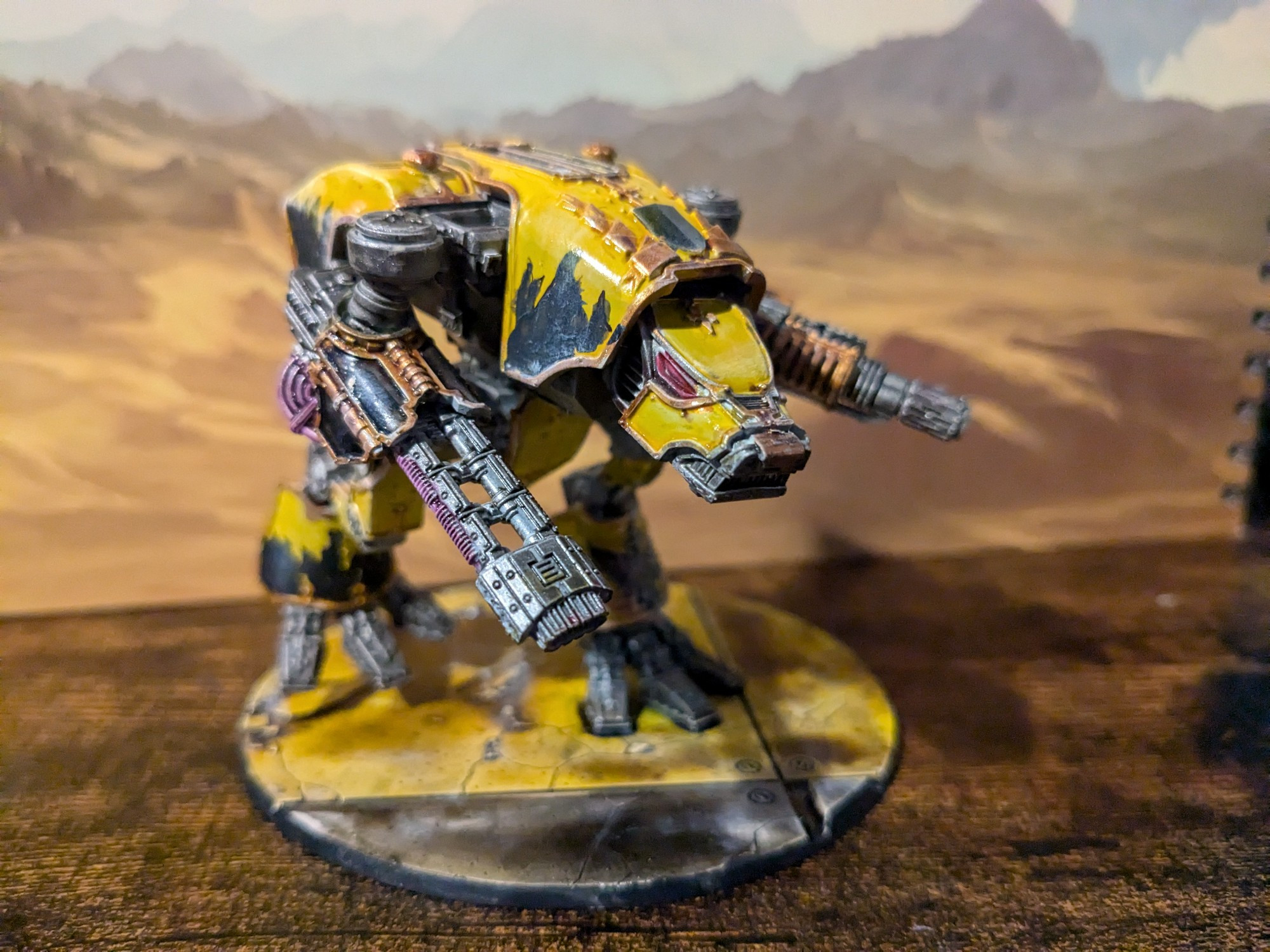 Legions inperialius warhound titan. Yellow and black