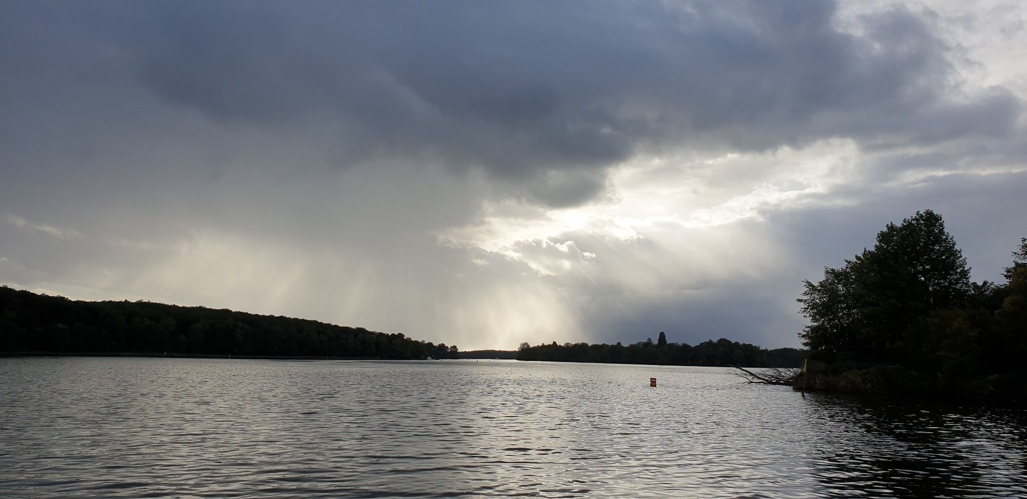 Regen überm See