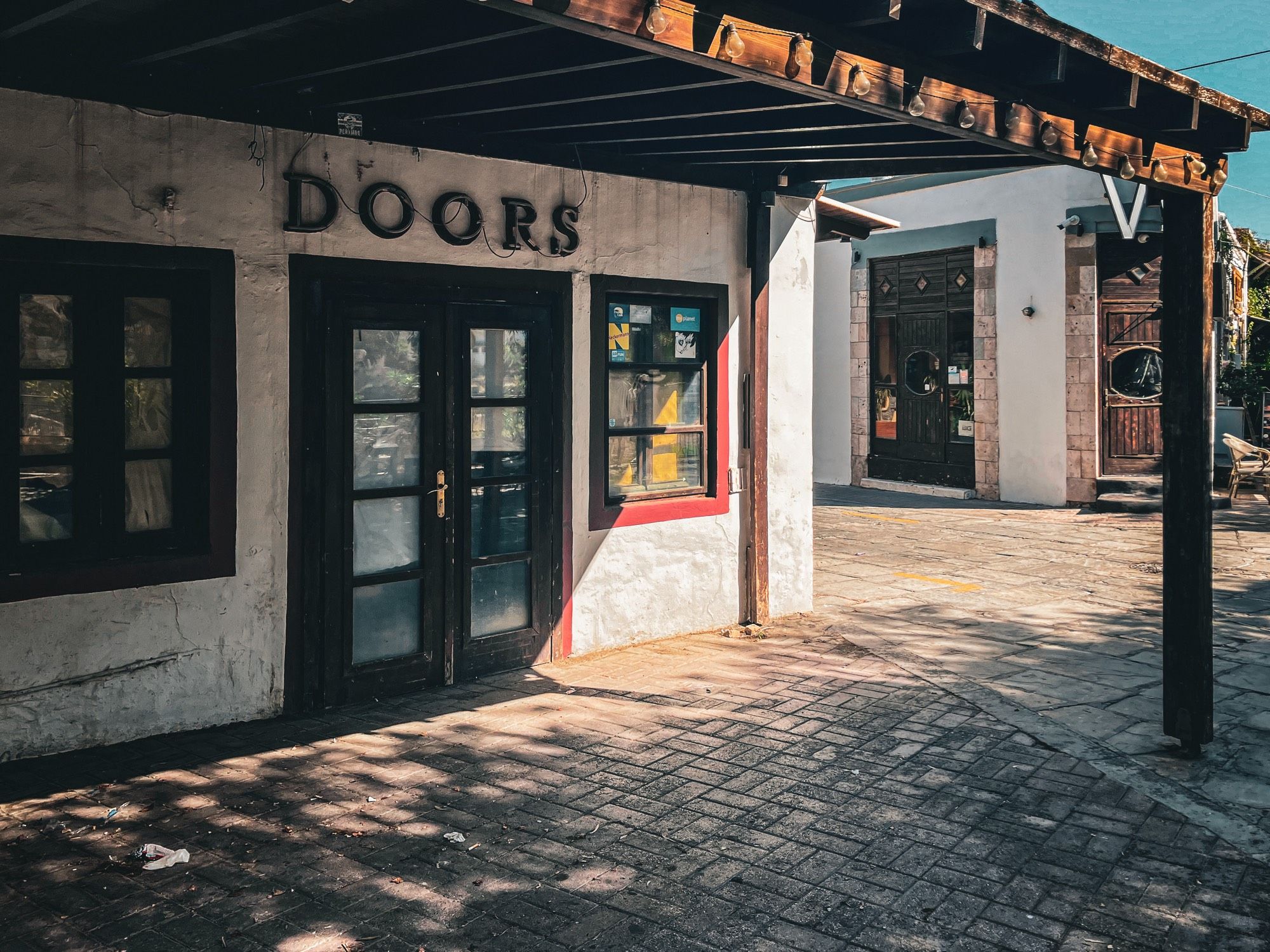 Bild von der Kneipe Doors in Kos.