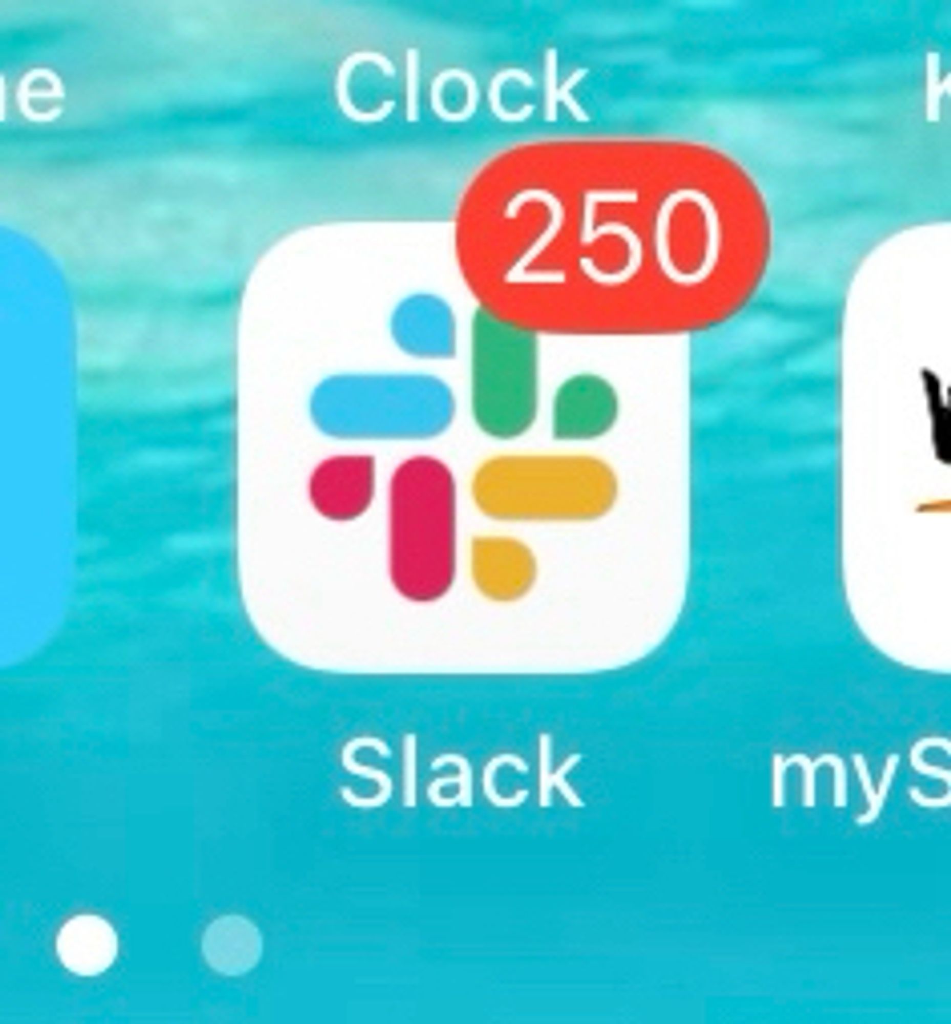 A slack app with a red notification bubble that says there are 250 unread messages.