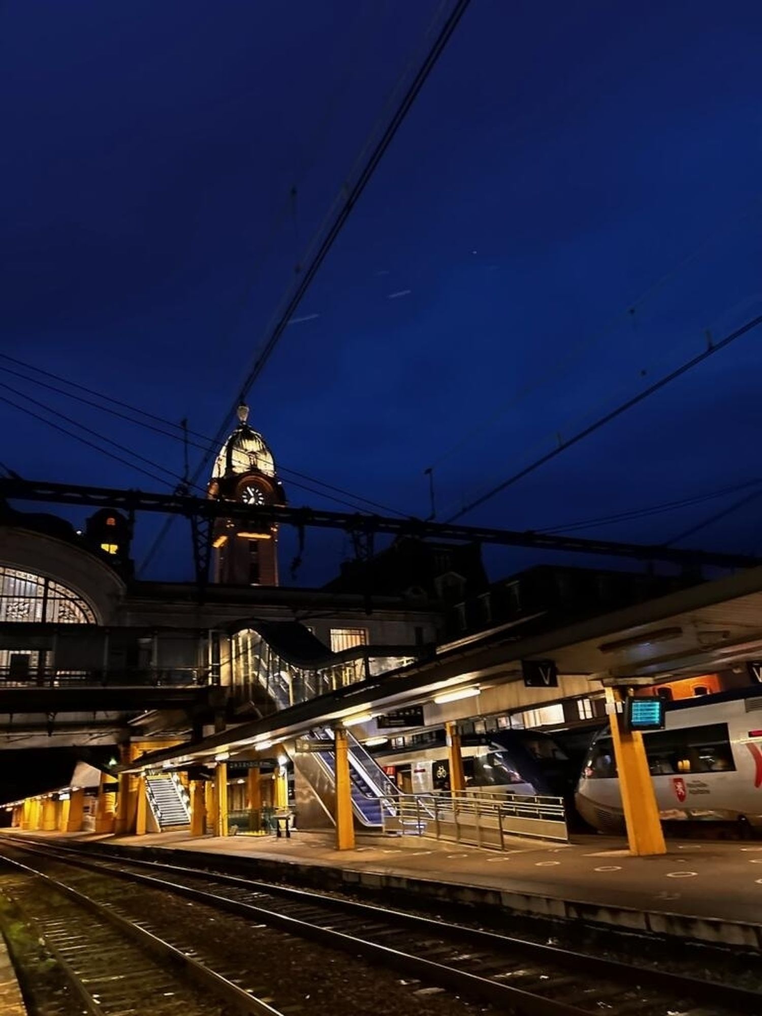 Quaies de la gare de Limoges de nuit