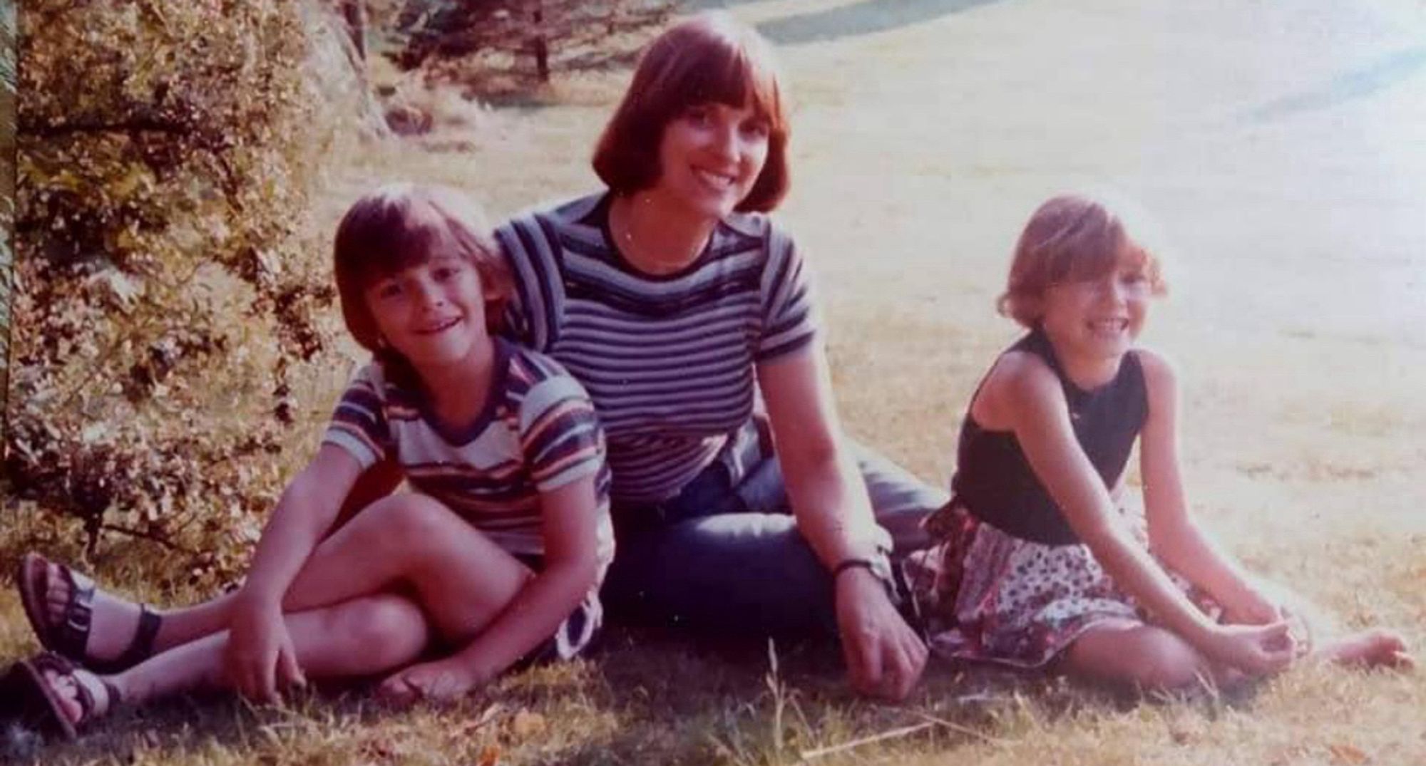 (L-R) Me, Mum, sister. This is in garden of my great uncle and aunt in Stanford-le-hope in the late 70s.