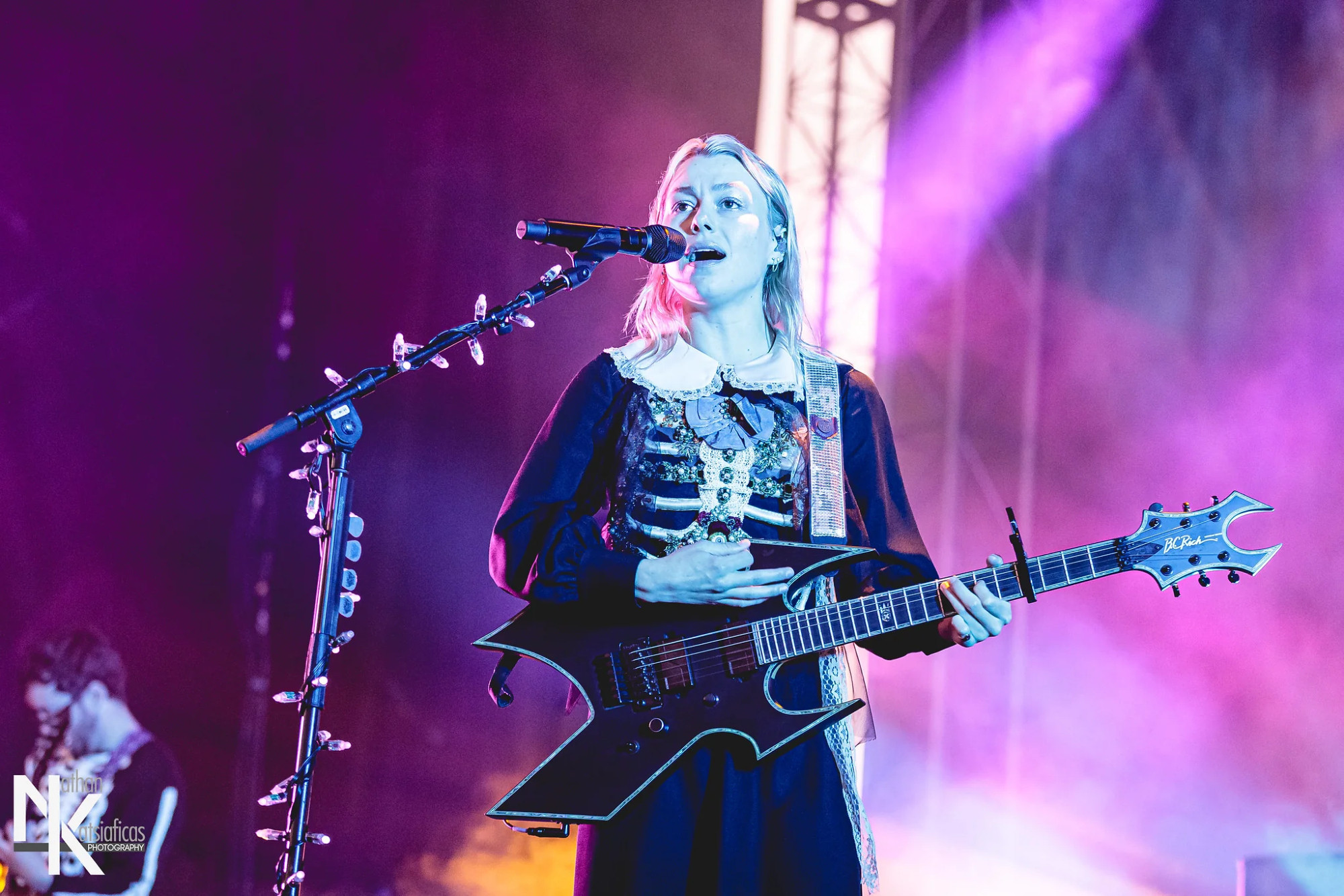 phoebe bridgers playing a bc rich warbeast guitar which is usually used for screaming heavy metal type music but she's so cool she does what she wants and it's dope as hell