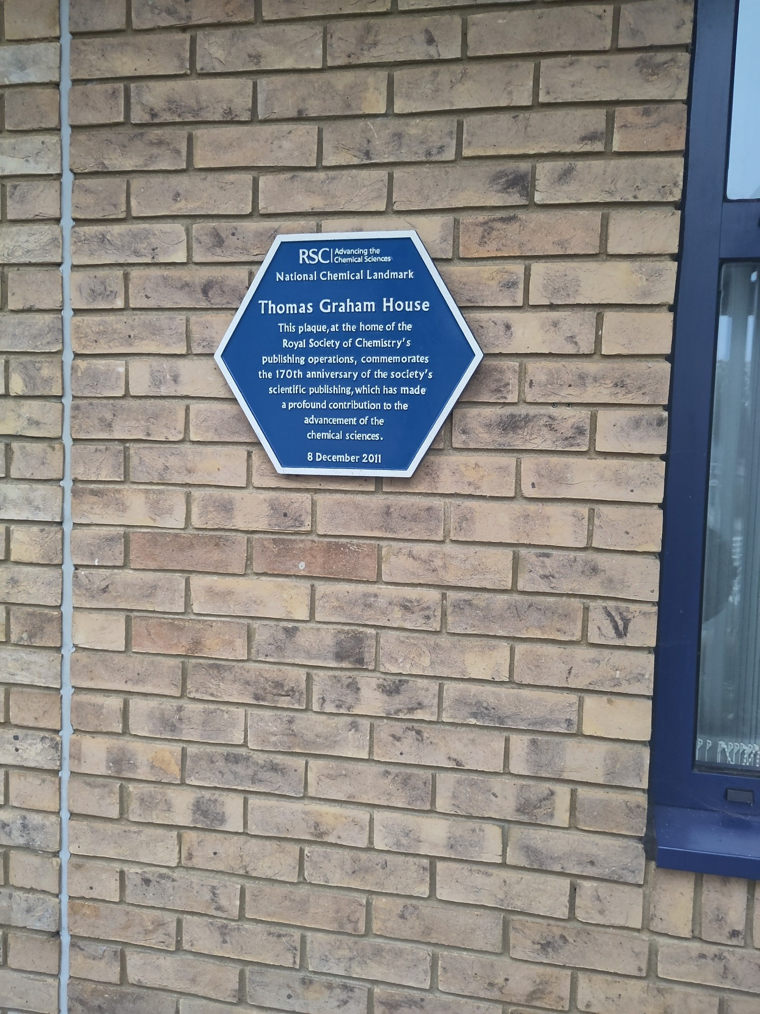 RSC blue plaque on Thomas Graham House, Cambridge