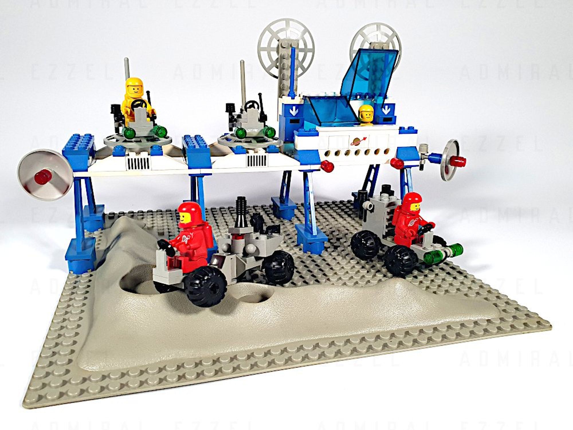 LEGO 6930 Space Supply Station