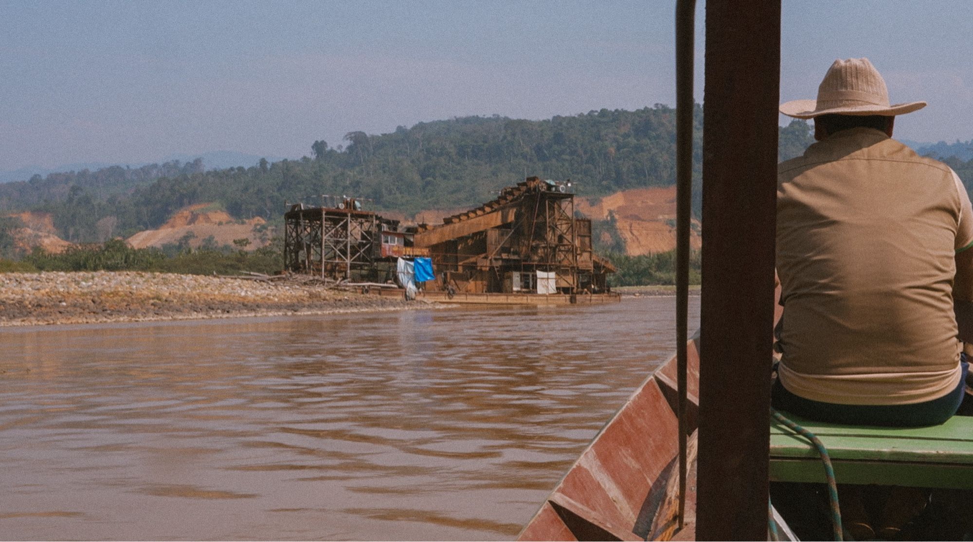 Photographie prise en Amazonie. Orpaillage illégal.