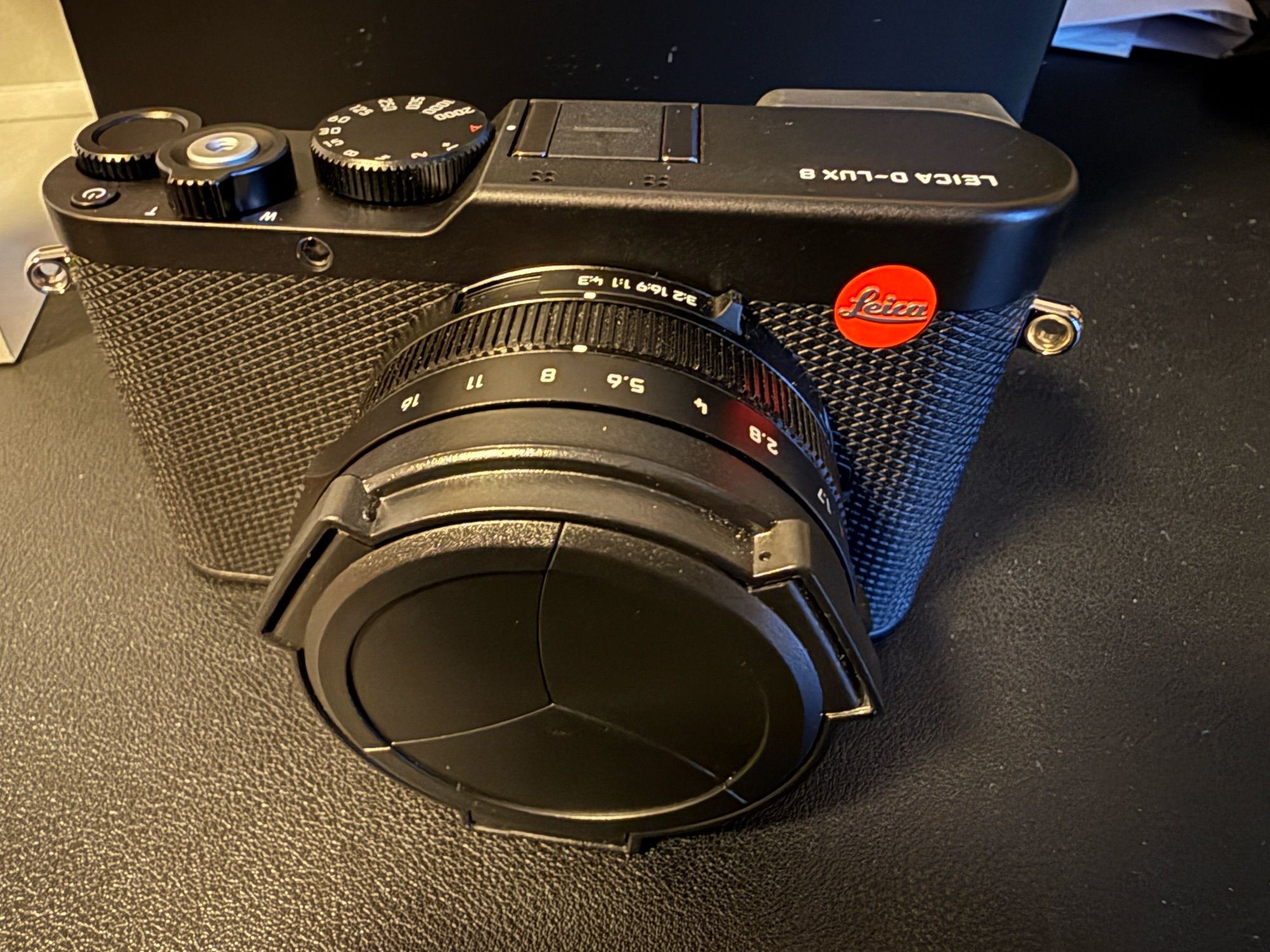 Leica D-Lux 8