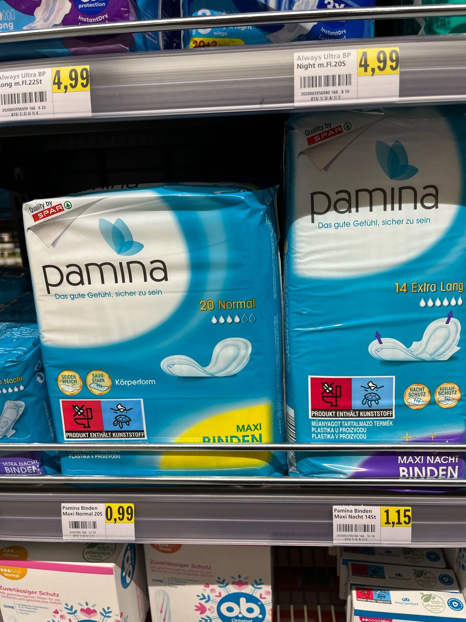 Im Supermarktregal: Menstruationsartikel der Marke “Pamina”.