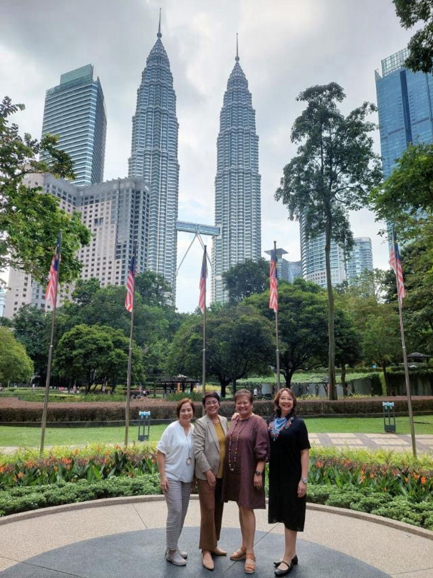 It won’t be a KL experience without the obligatory Petronas Twin Towers shot (with my Ateneo De Manila gurlz). 🩵