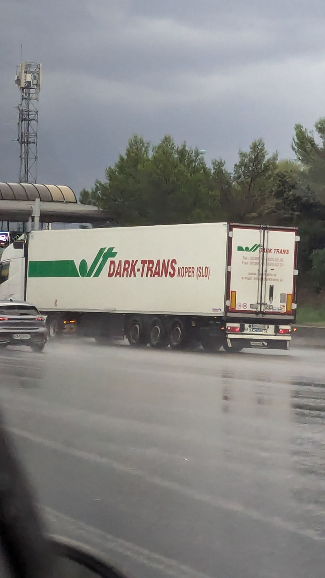 Camion "Dark Trans" 