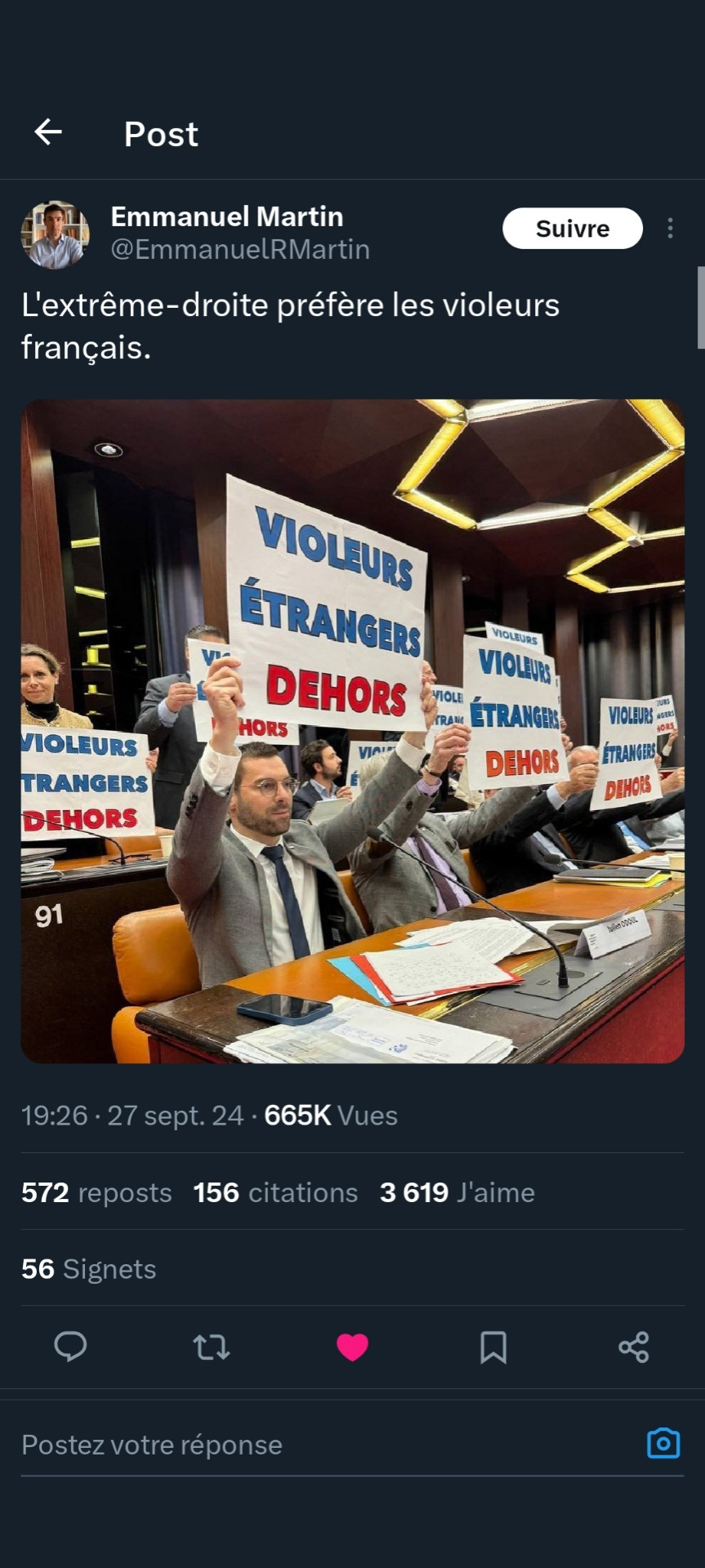 Tweet d'Emmanuel Martin postant une photo de députés RN en commission brandissant des pancartes : "Violeurs étrangers dehors".

Ajout d'un commentaire : "L'extrême-droite préfère les violeurs français."