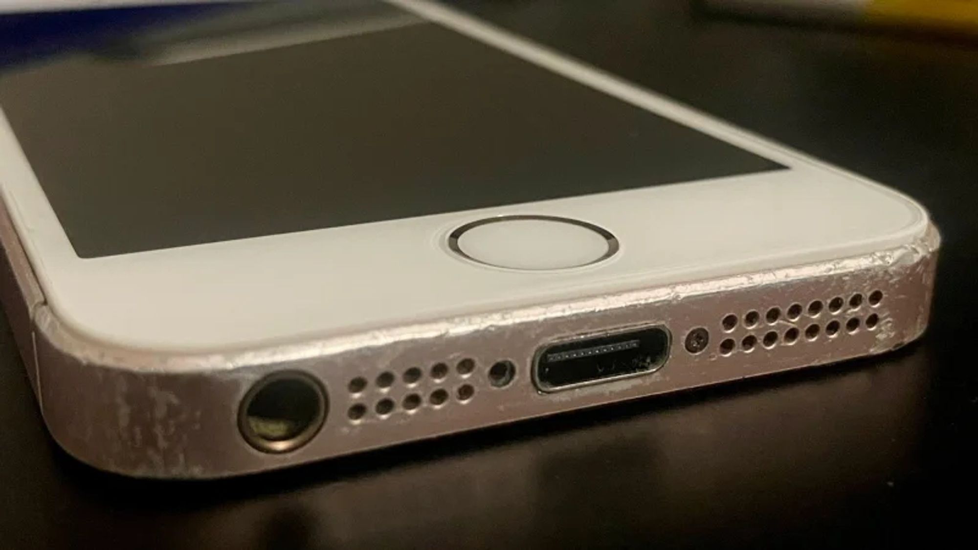 A USB-C iphone SE, 1st generation