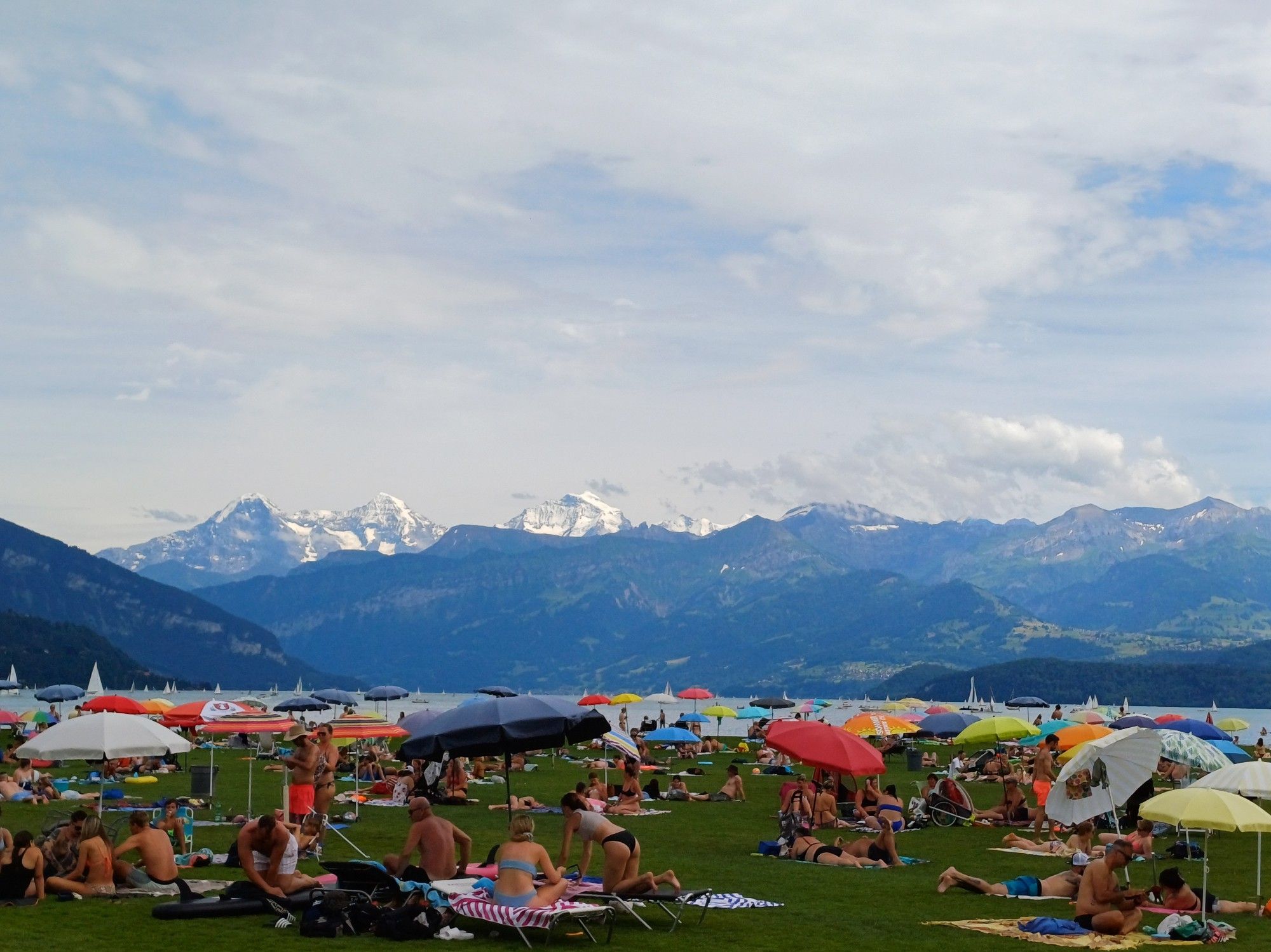 Thuner See mit Eiger, Mönch und Jungfrau im Hintergrund