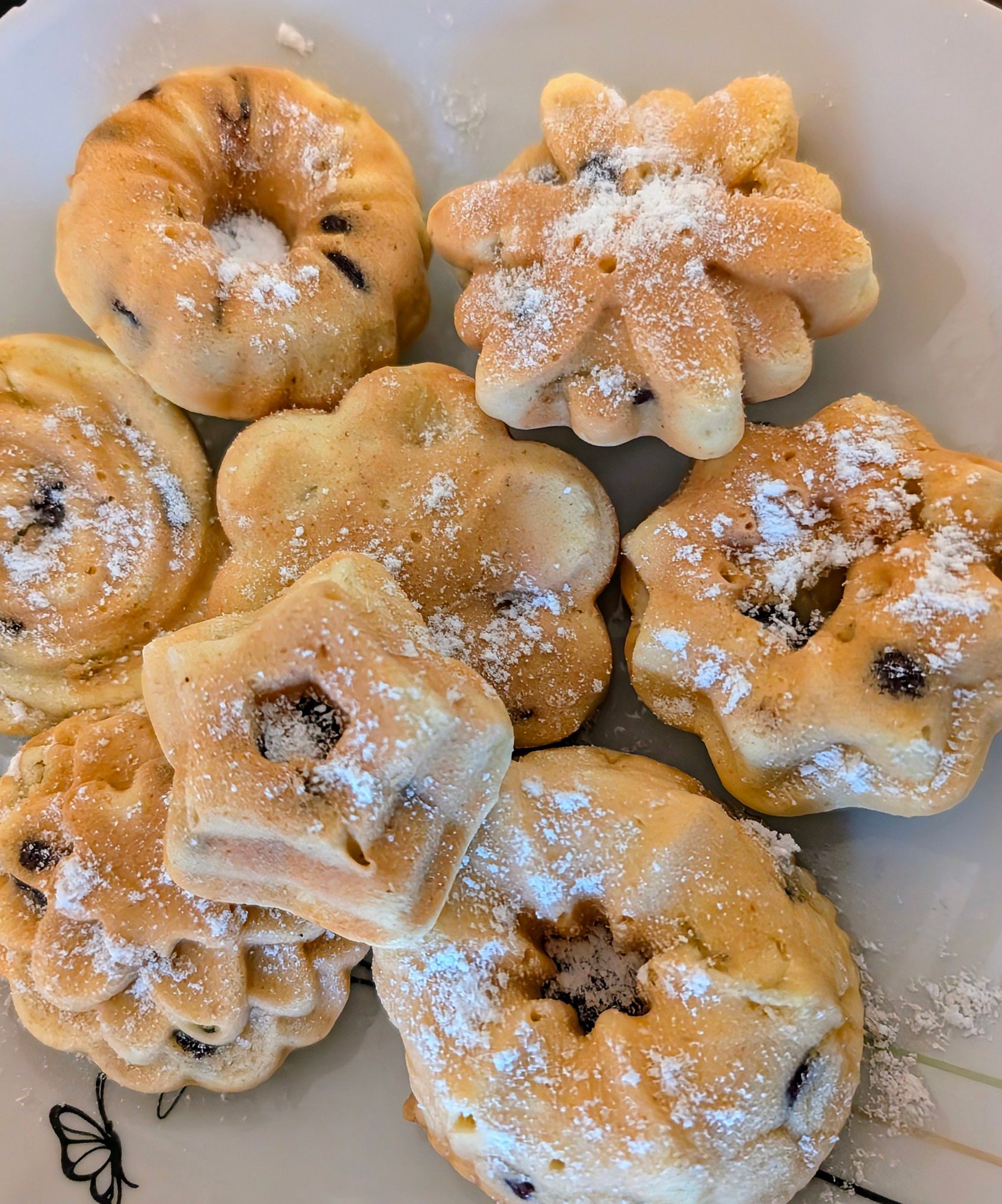 Cupcakes mit Äpfeln und Schokostreusel