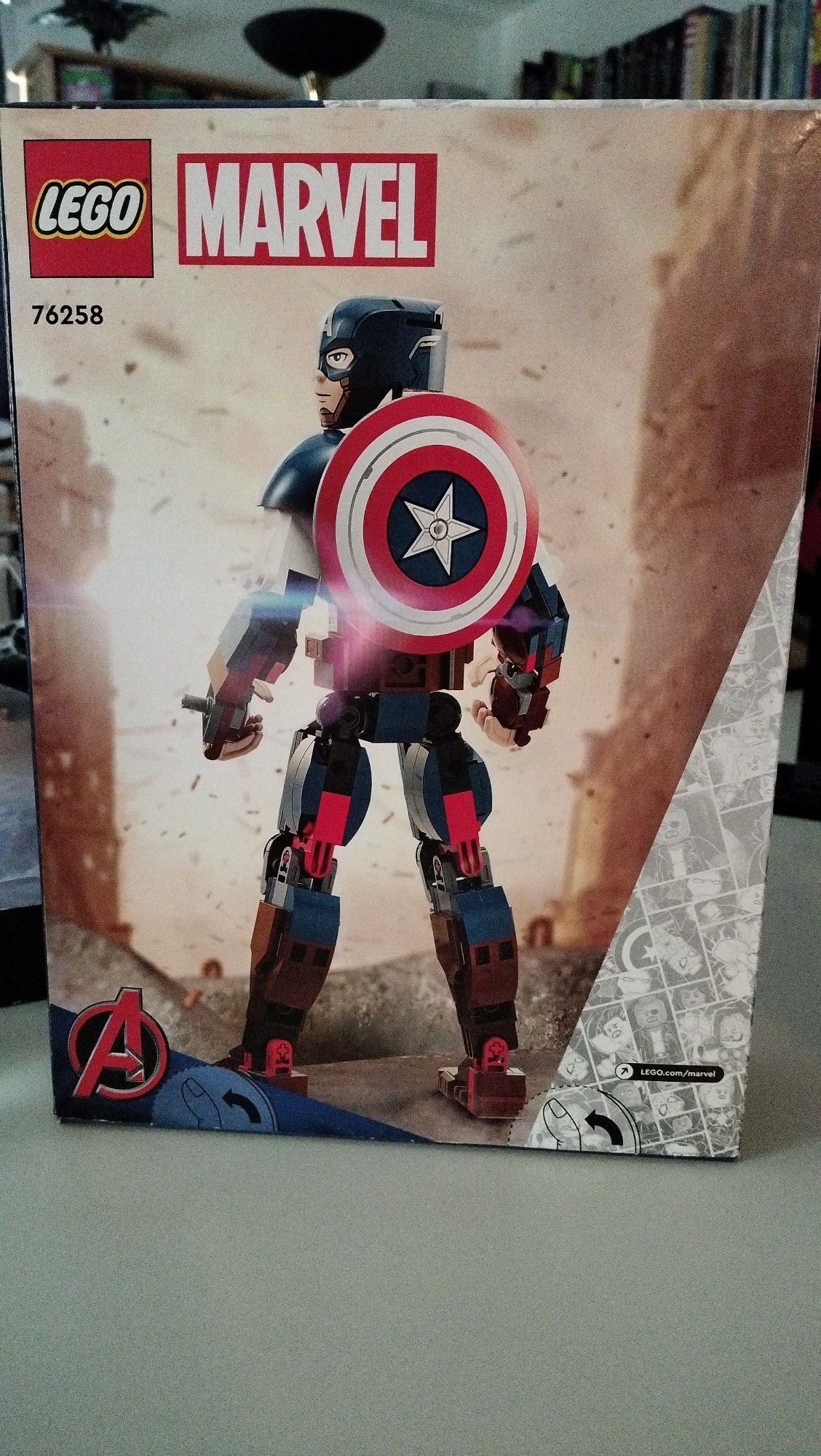 Lego kit 76258 Marvel Super Heroes Captain America Construction Figure - back of the box, showing the figure's backside, literally