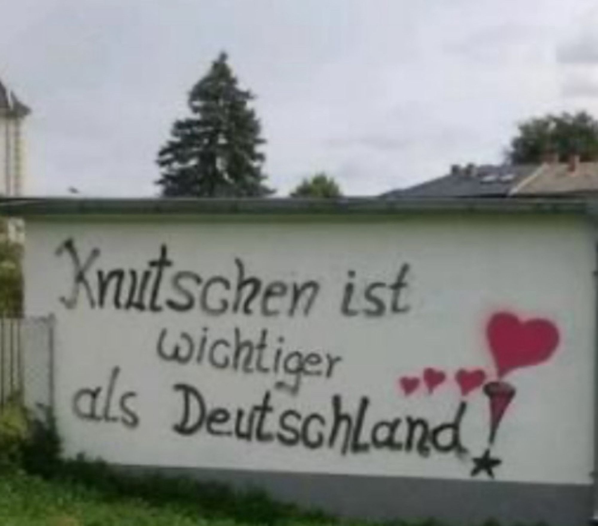 Graffiti: Knutschen ist wichtiger als Deutschland