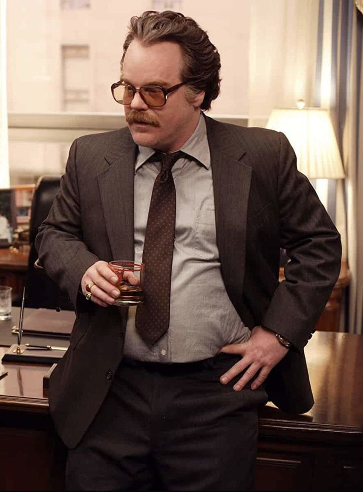 Philip Seymour Hoffman with his hands on his hip in