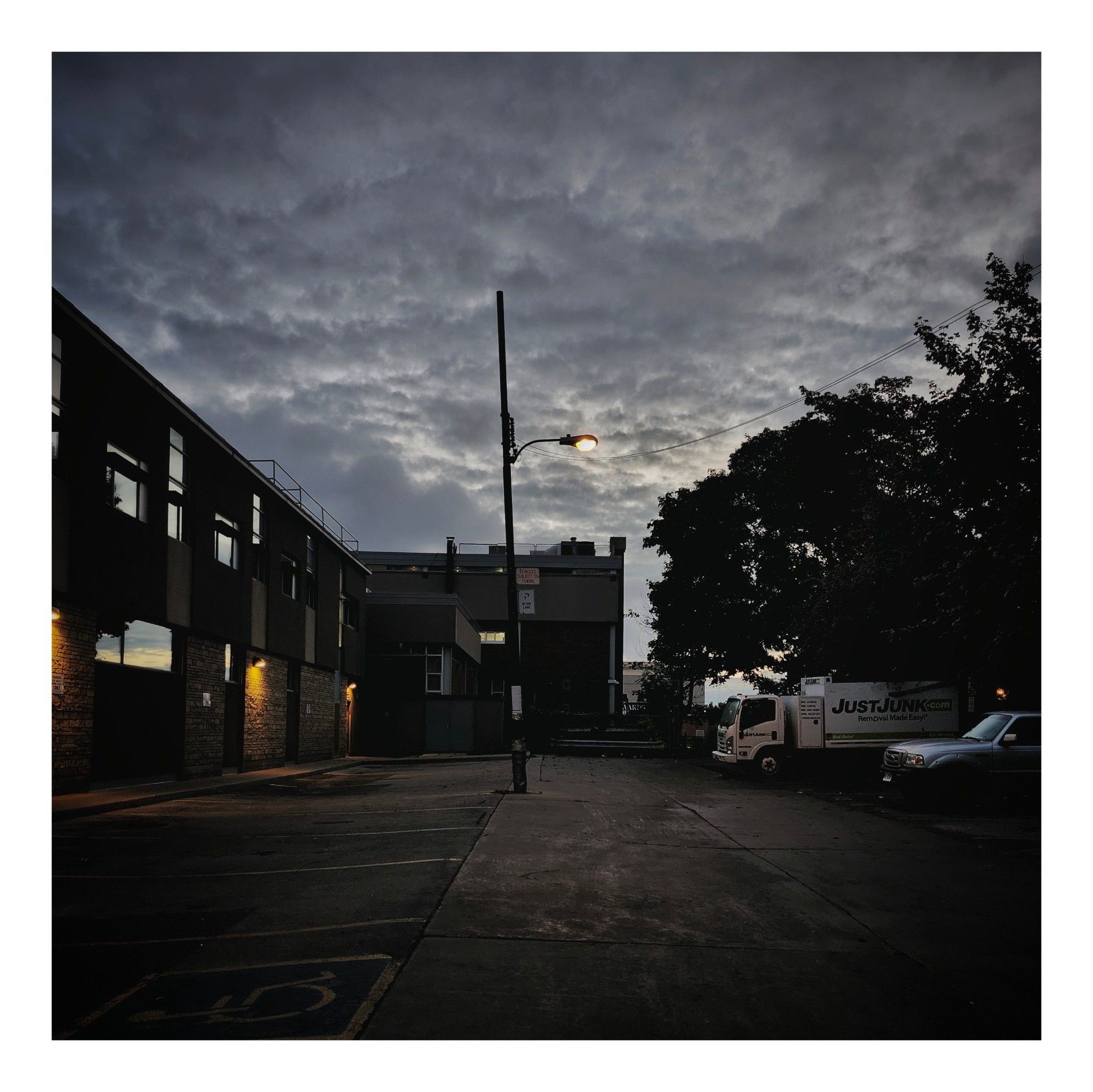 A lit street lamp in the middle of a dead end laneway in Toronto Ontario